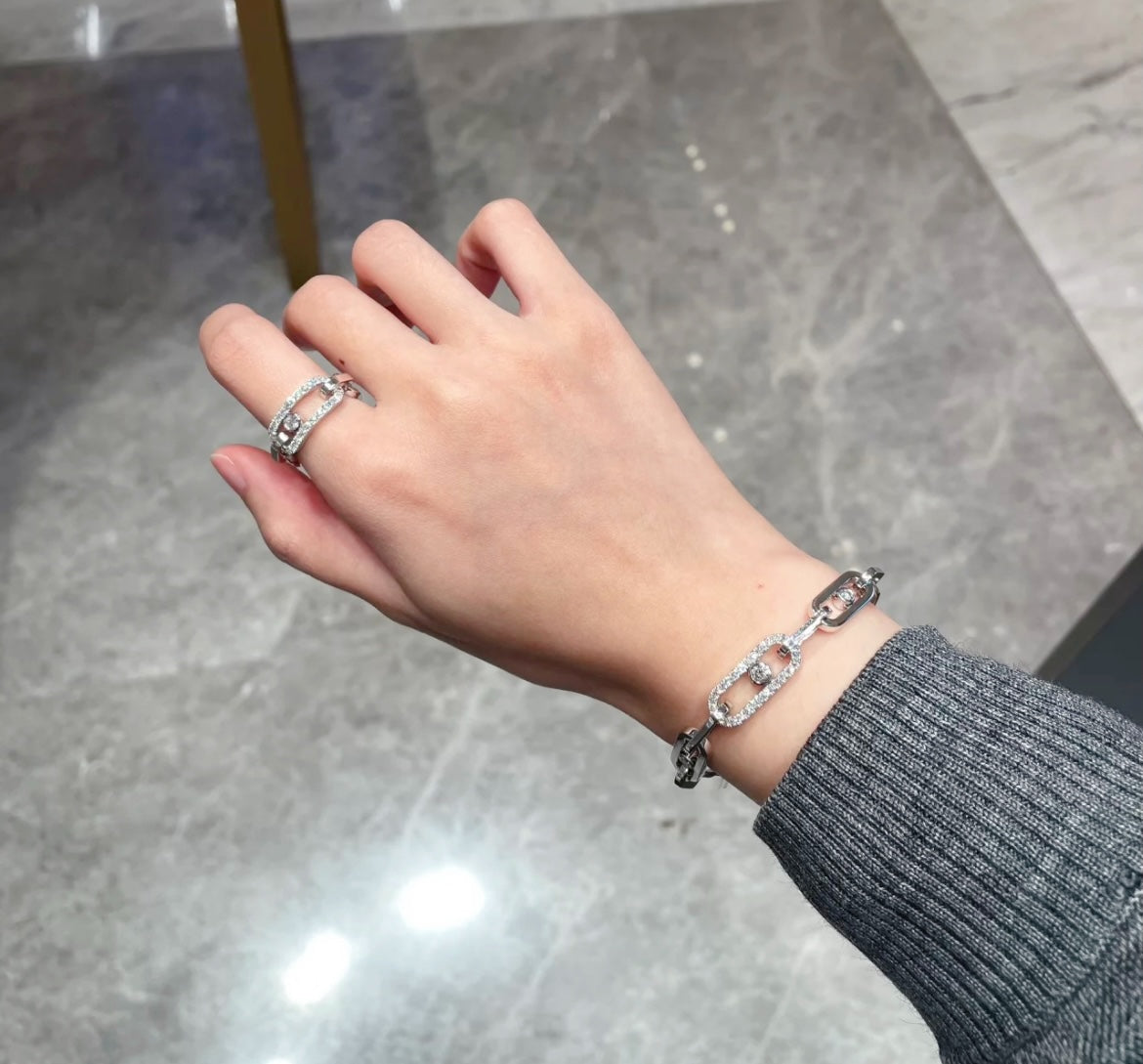 MOVE LINK DIAMOND PAVED RING