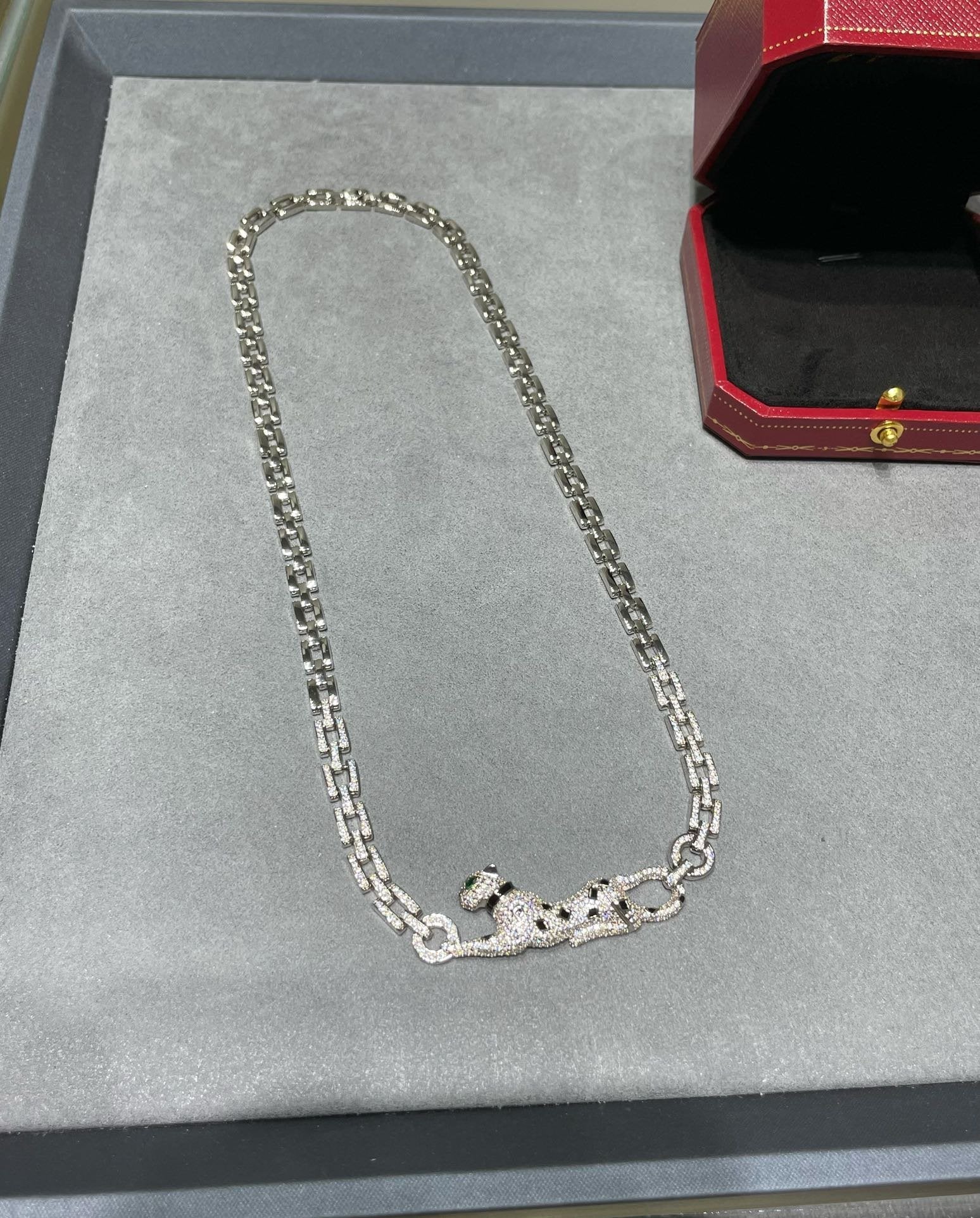 PANTHERE DE CARTI SILVER DIAMOND ONYX CHAIN NECKLACE