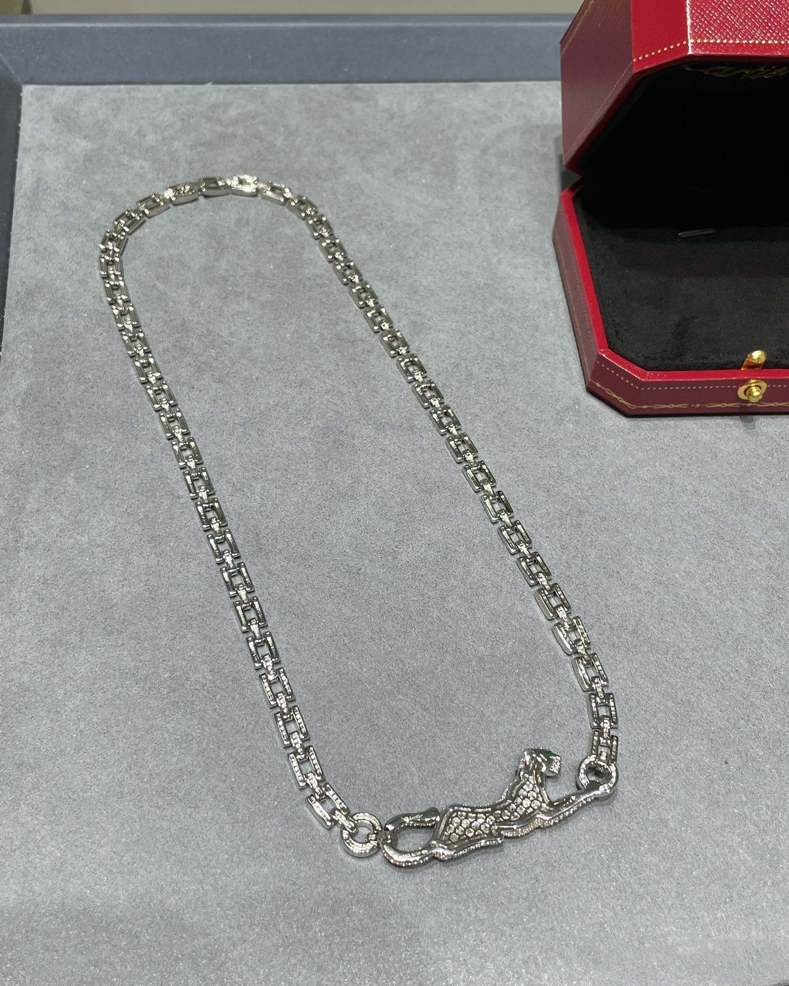 PANTHERE DE CARTI SILVER DIAMOND ONYX CHAIN NECKLACE