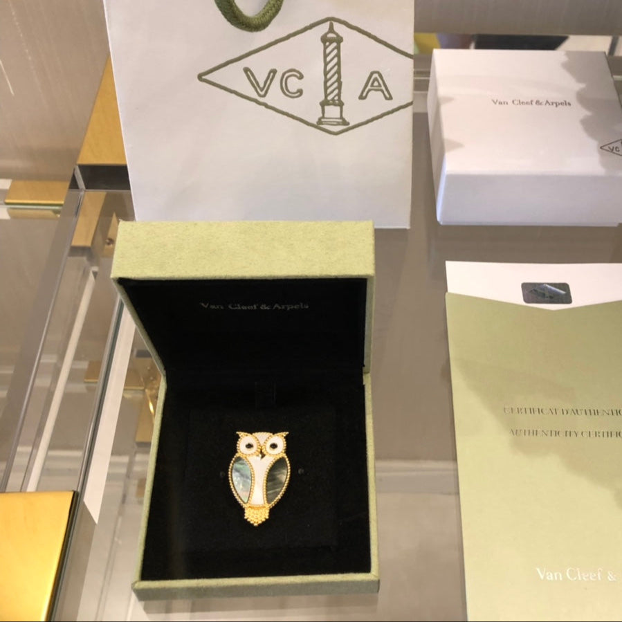 VCA Brooch 05