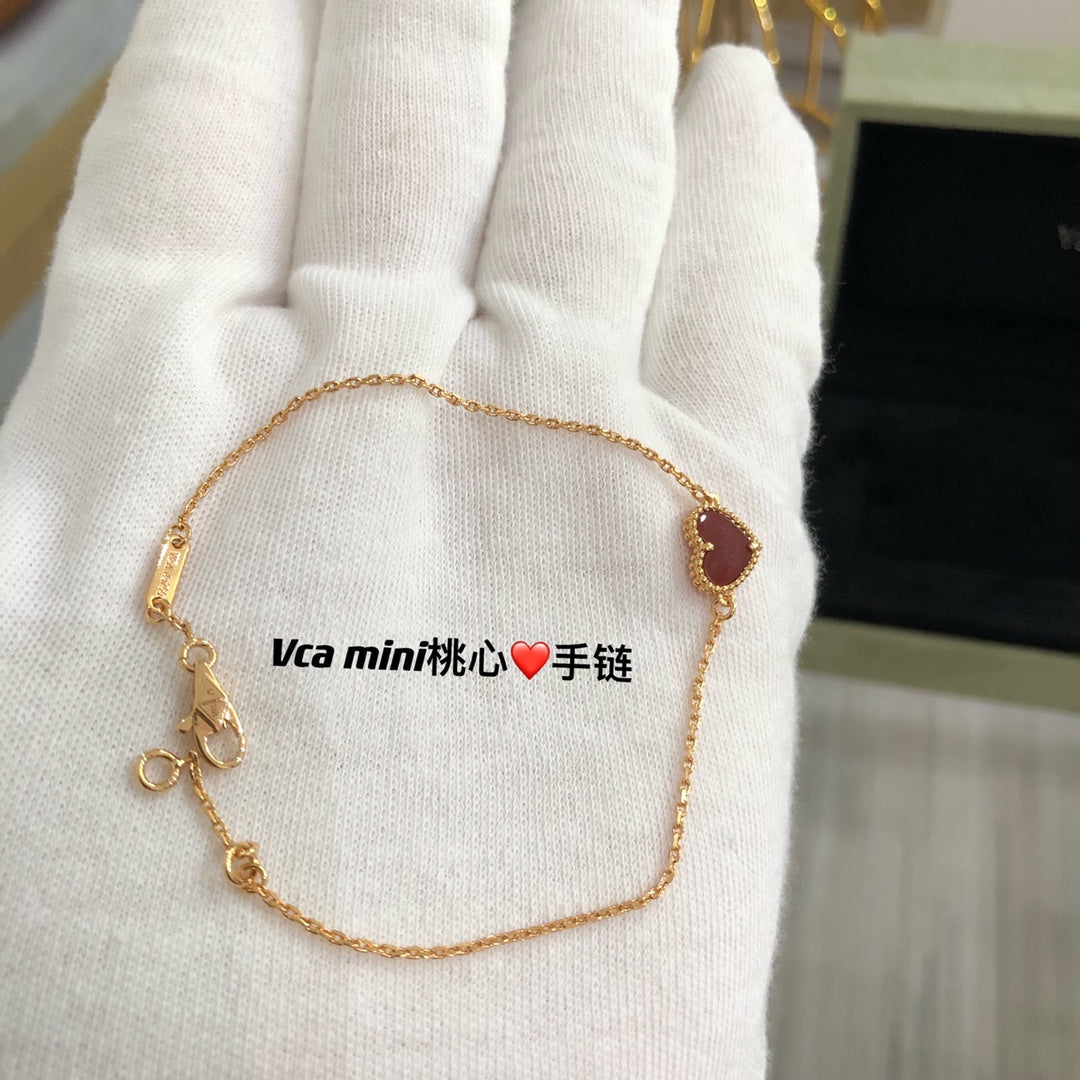 VCA Heart Red Gold 1 Motifs Bracelet