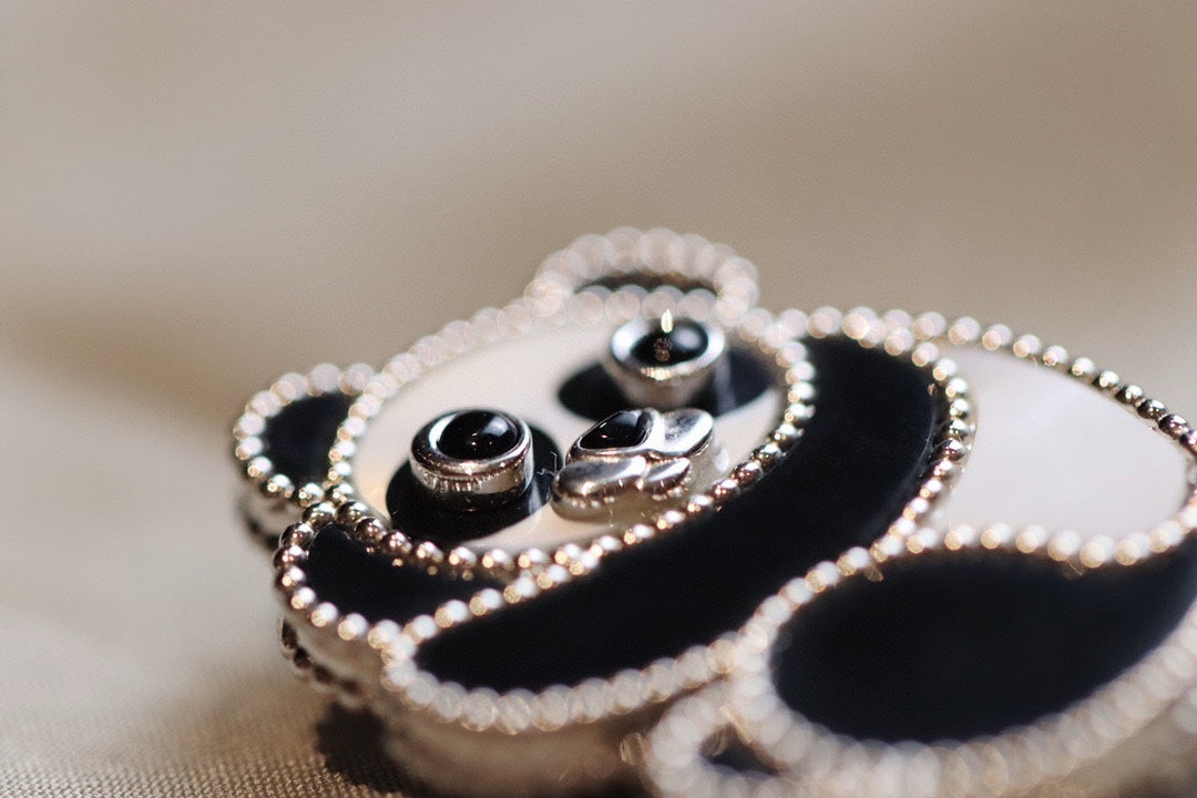 VCA Brooch 03