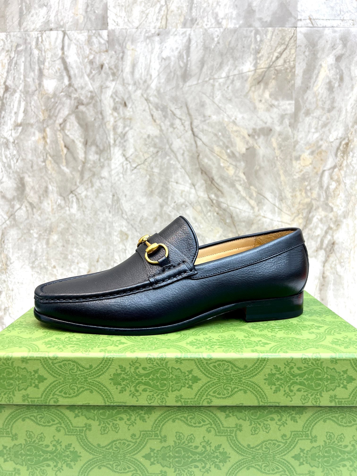GG Men's Horsebit Loafer Black Cowhide 522560