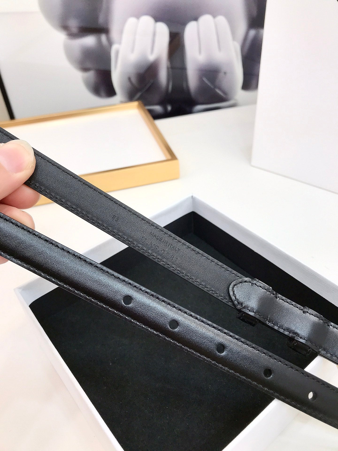 CL Gold 18mm Triomphe Enamel Black Cowhide 608384