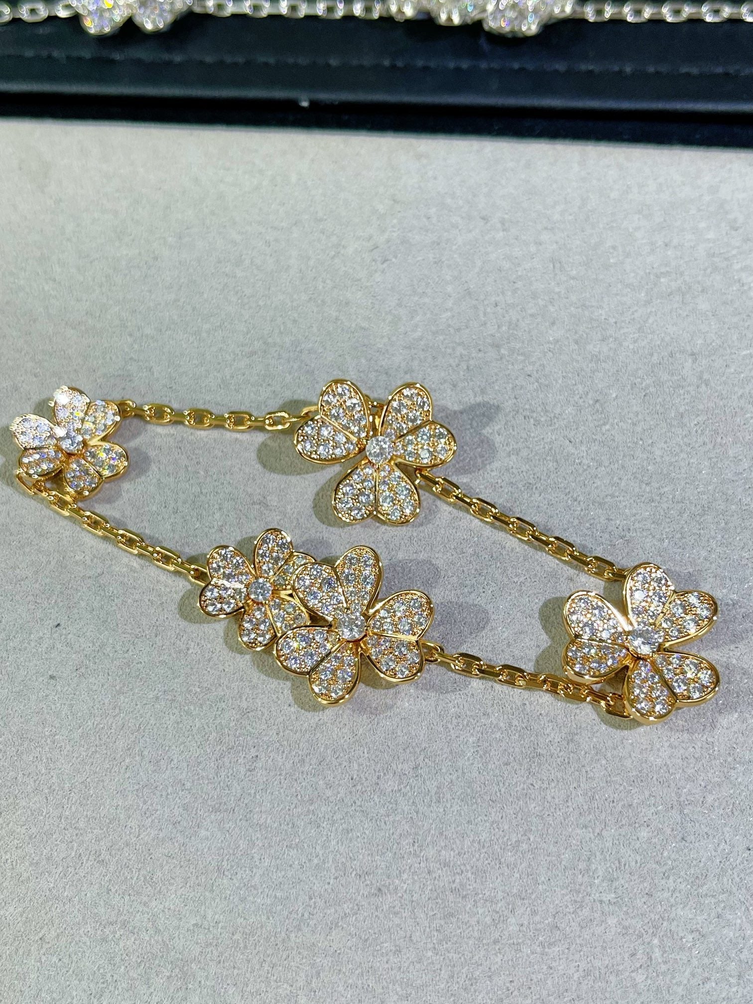 VCA Flower 5 Motifs Pink Mop Full Diamond Bracelet