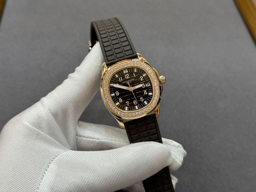PATEK Aquanaut 35.6mm Pink Gold Back Dial
