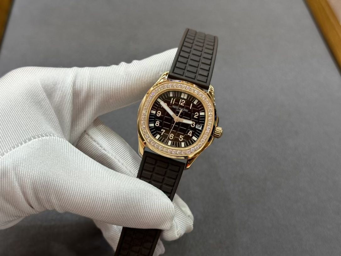 PATEK Aquanaut 35.6mm Pink Gold Back Dial