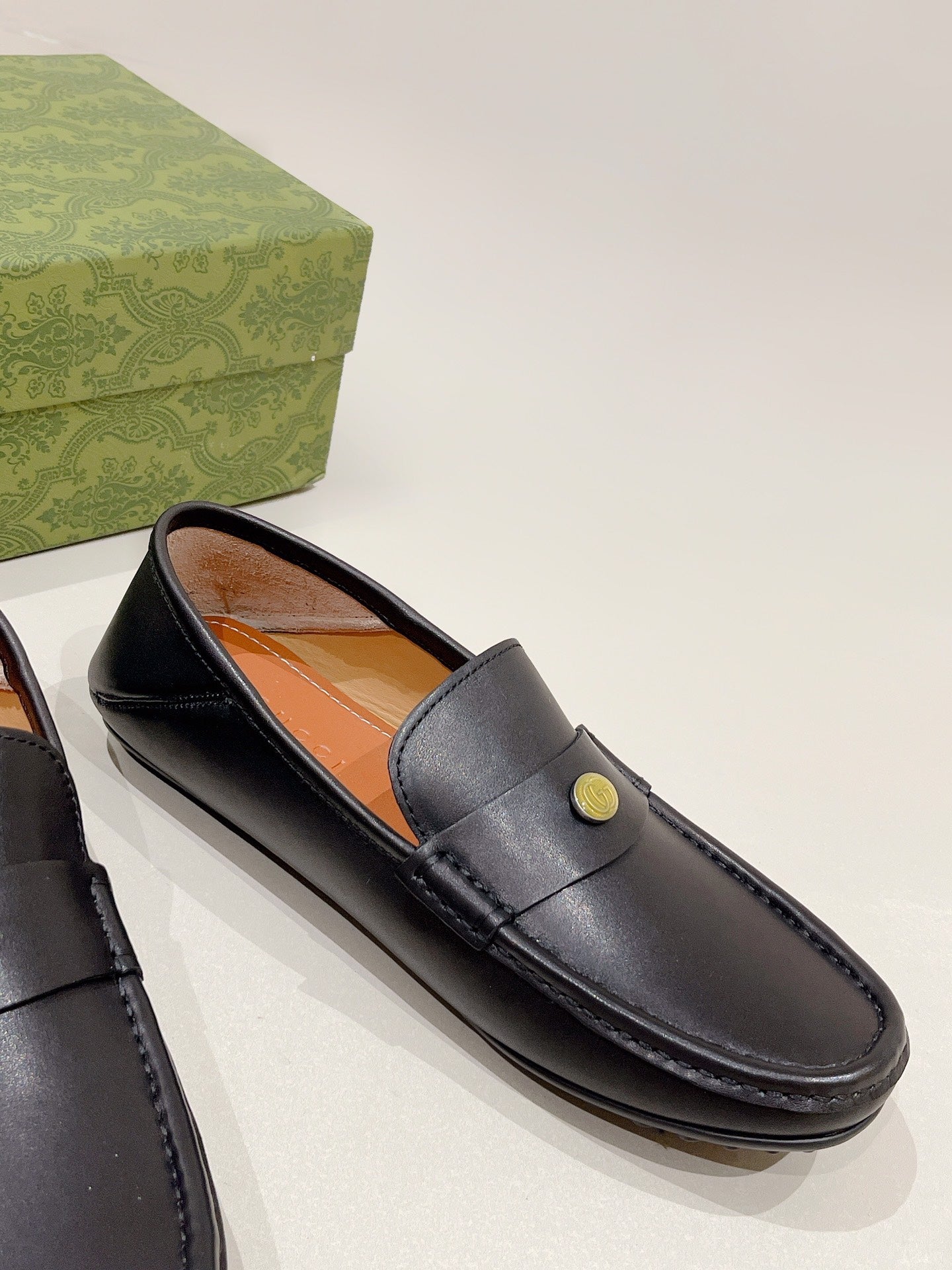 GG Men's Loafer Black Calfskin 561754