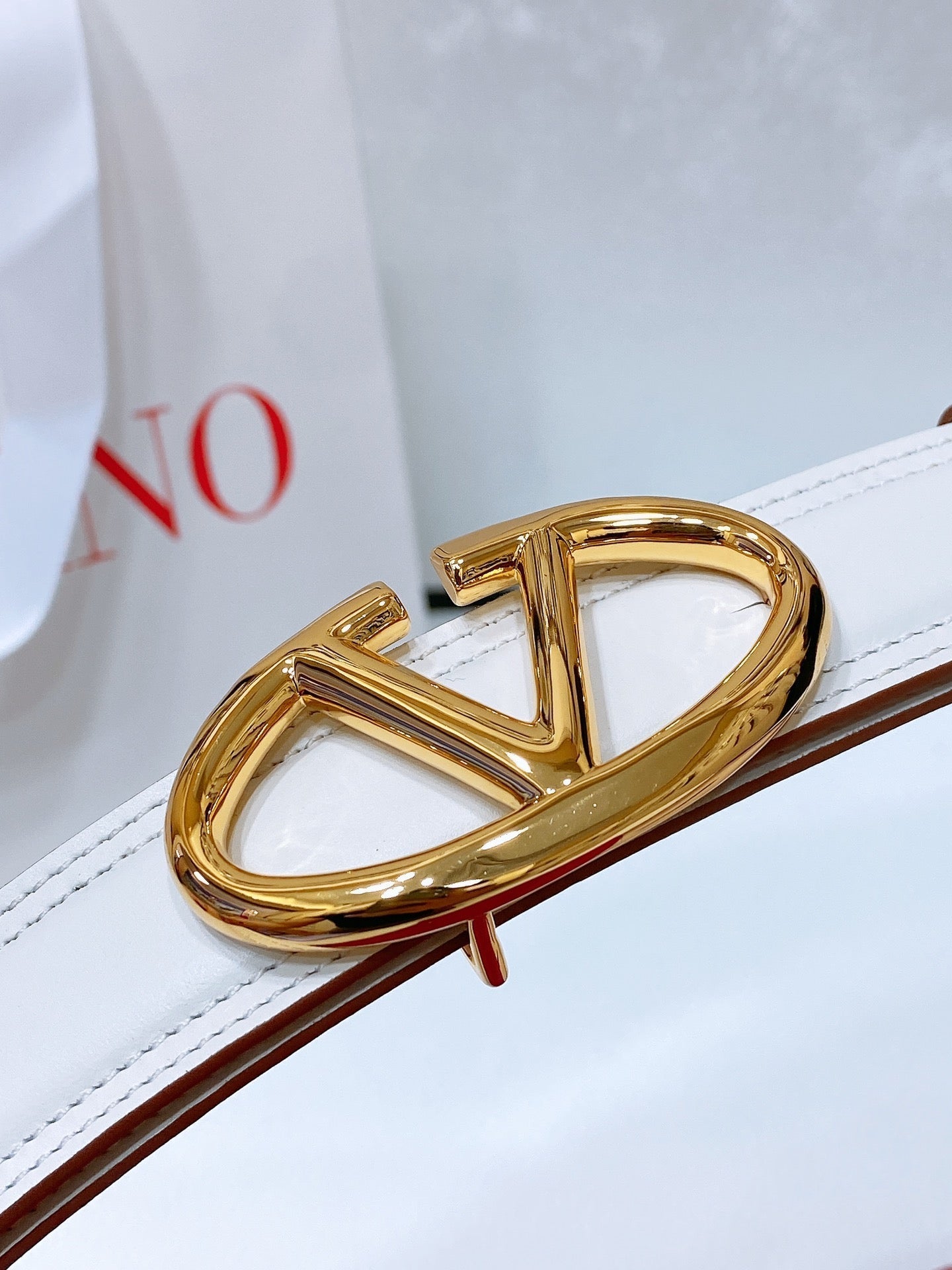 The Bold Edition Belt 30mm White Calfskin Gold Buckle