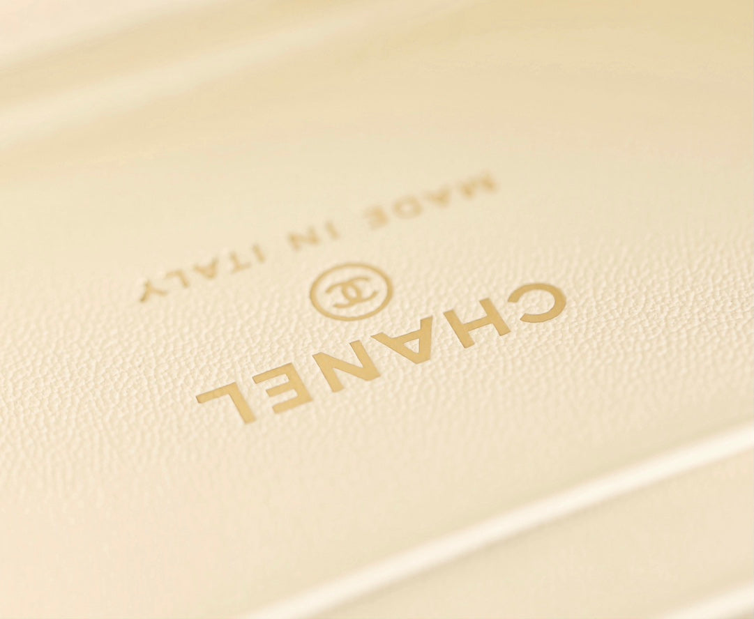 CC 25C Vanity 17cm Cream Grained Calfskin