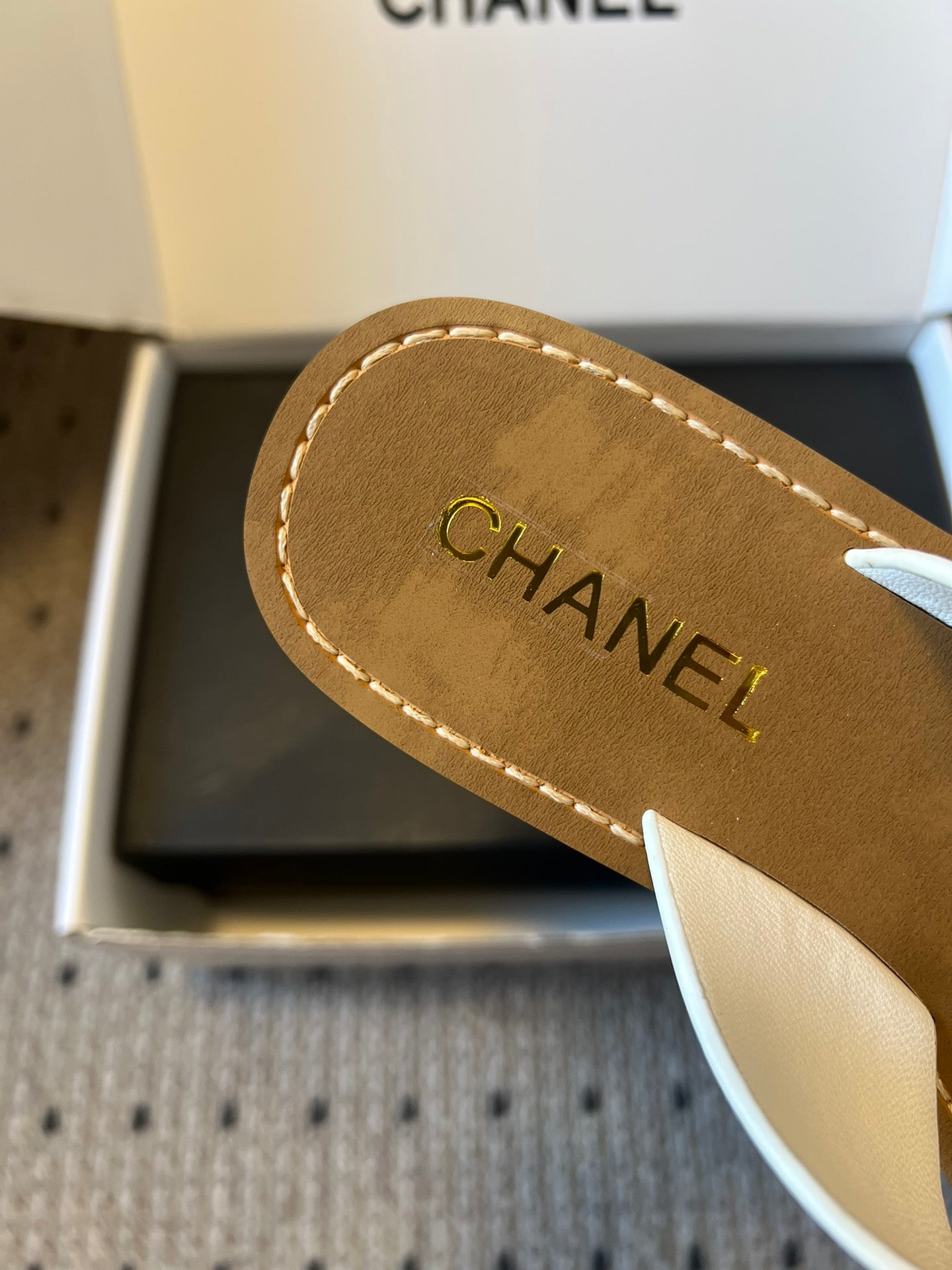 CC 26s Flat Sandals White Brown Cowhide 627195