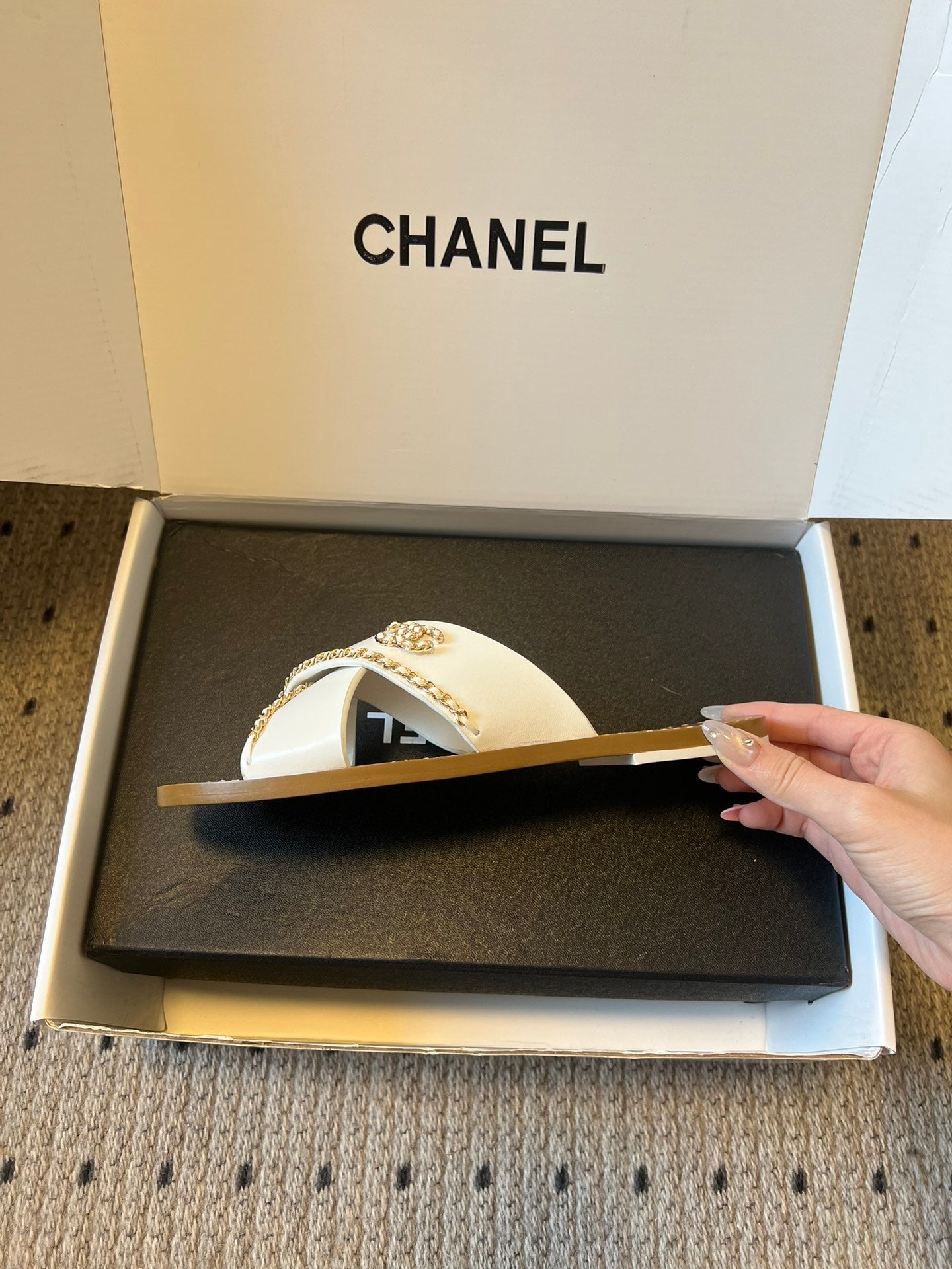 CC 26s Flat Sandals White Brown Cowhide 627195