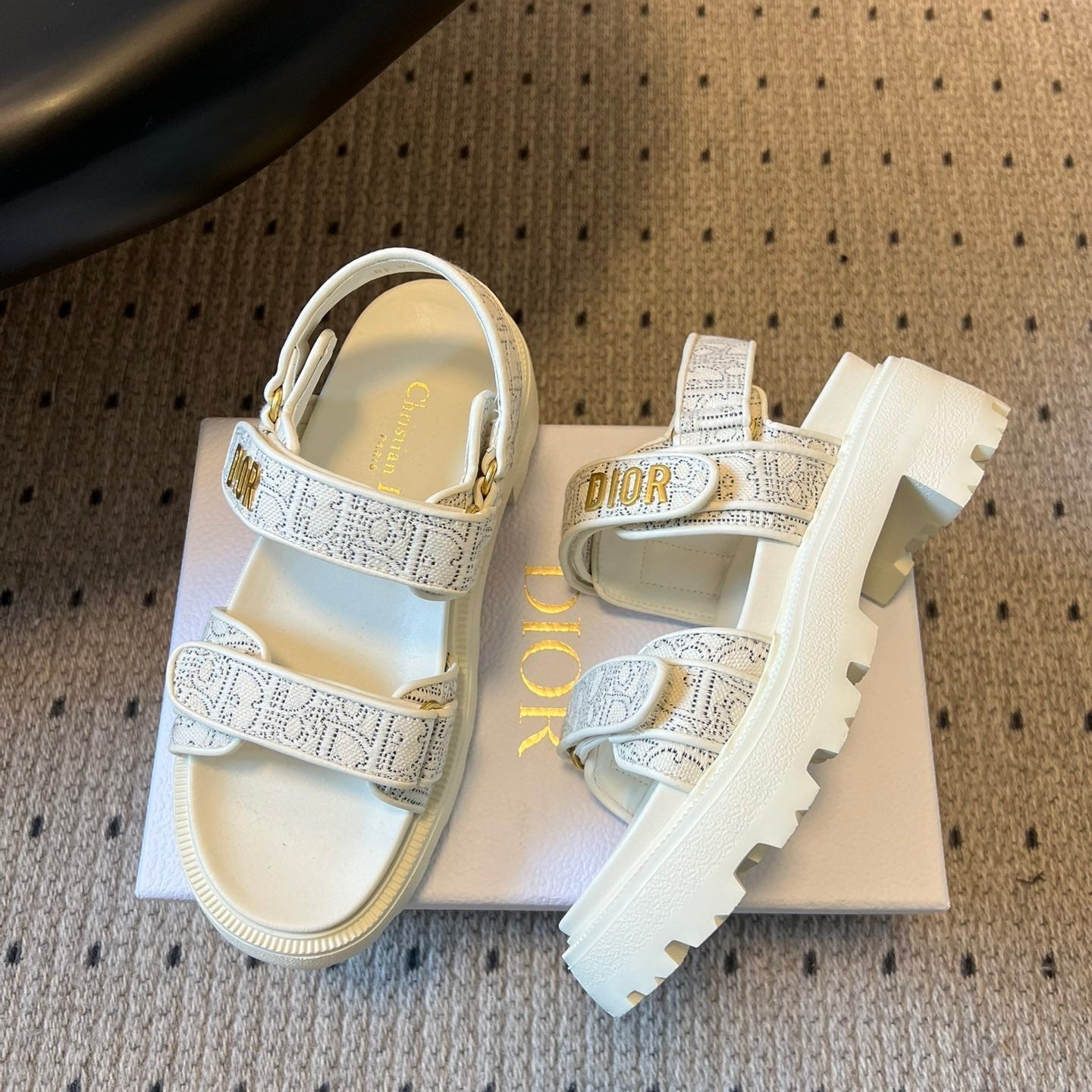 CD 26 Platform Sandals White Sheepskin Embroidered Fabric 621796