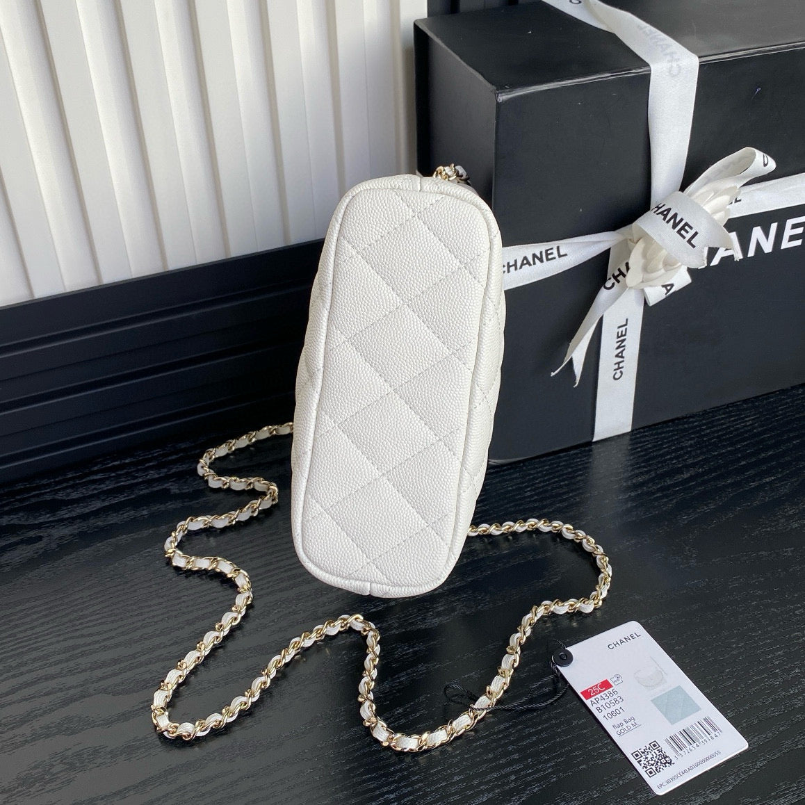 CC 25C Hobo Bag 21.5cm Top Handle White Grained Calfskin