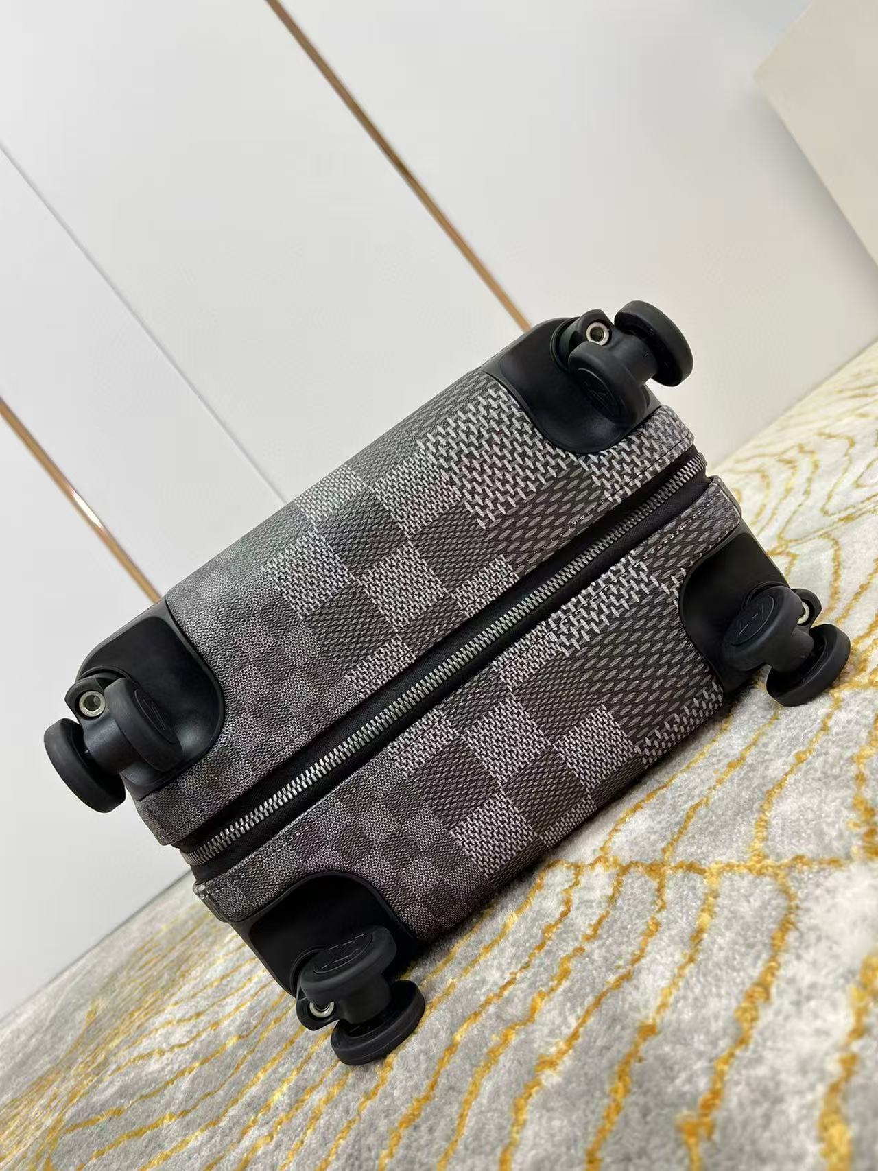Louis Vuitton Horizon 55 Plaid Suitcase Gray Black Leather