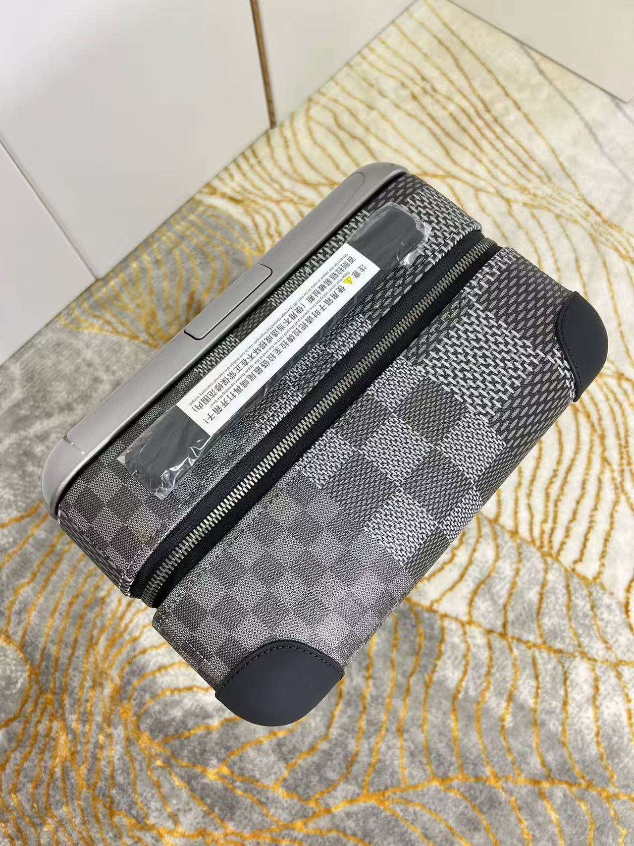 Louis Vuitton Horizon 55 Plaid Suitcase Gray Black Leather