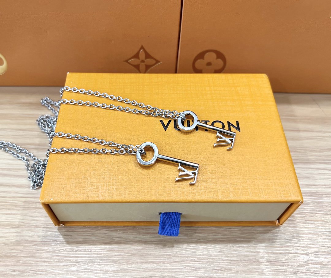 LV KEY PENDANT