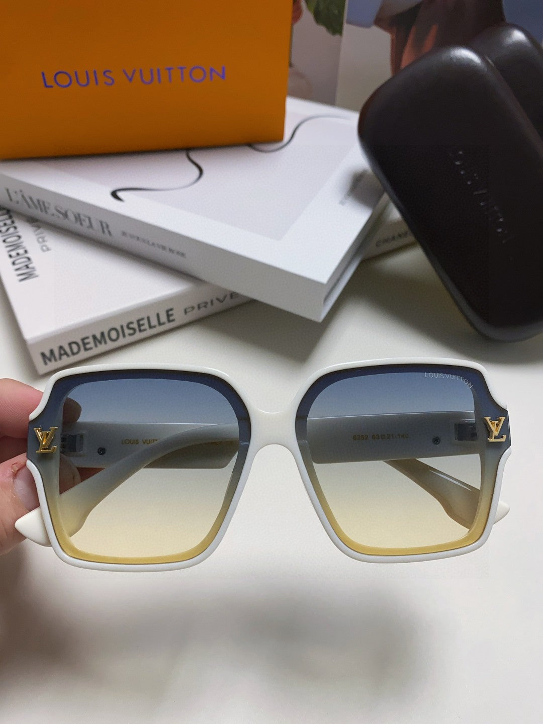 Louis Vuitton Sunglasses 559606