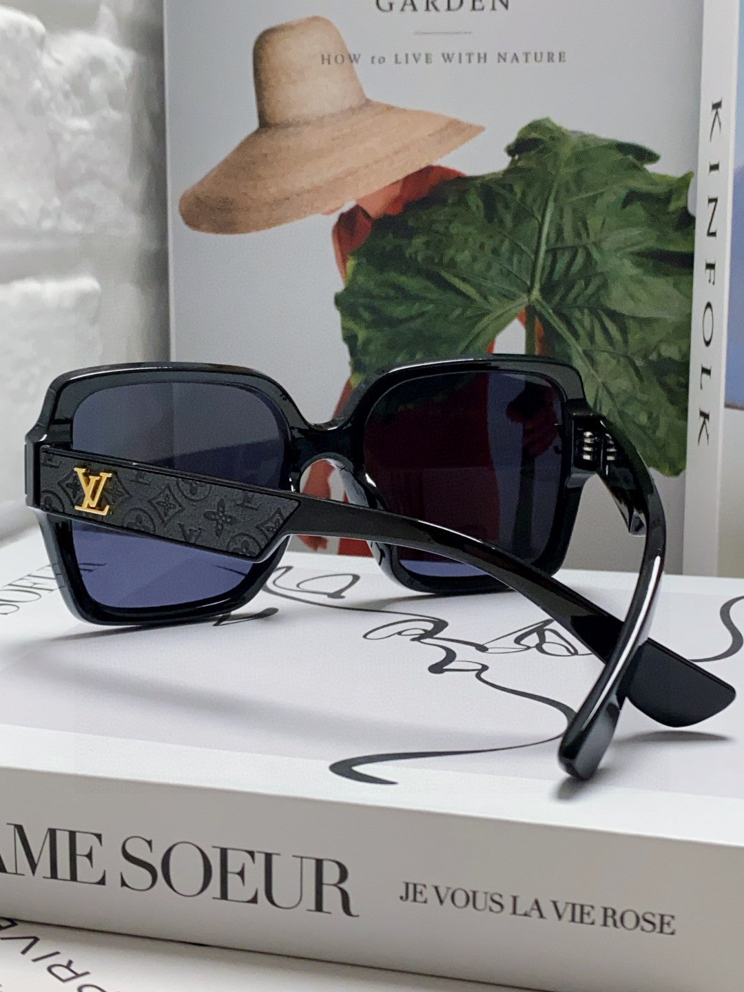 Louis Vuitton Sunglasses 559606