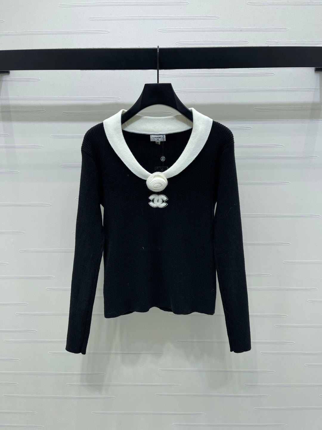 Chanel 2026 Knit Long-sleeved Top Black and White Wool