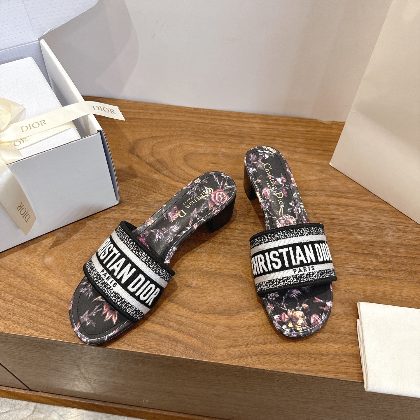 CD 26s Flower Flat Sandals 45 Canvas Cowhide 685487