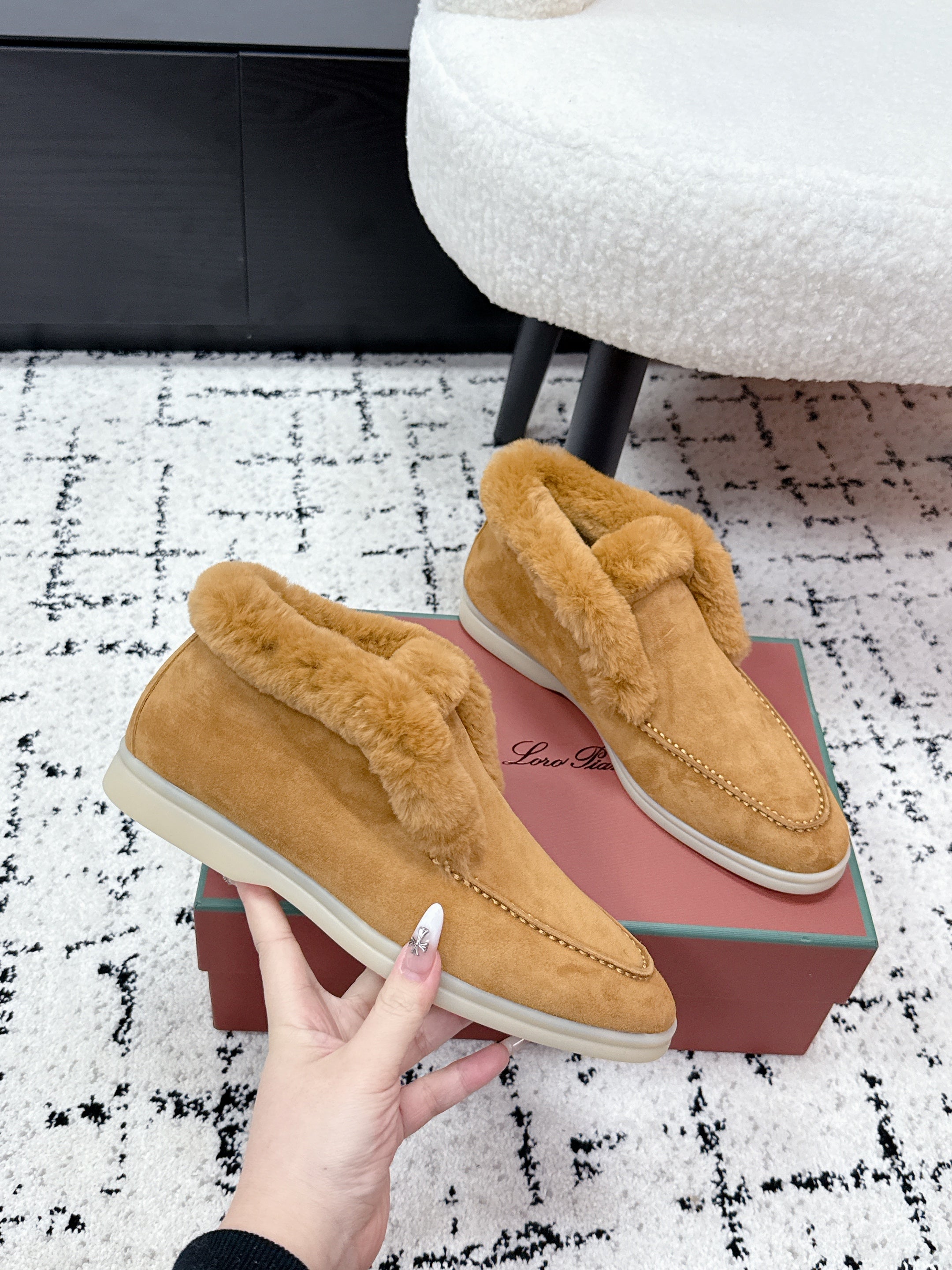 LP 26SS Open Walk Ankle Boot Yellow Suede Fur 617391