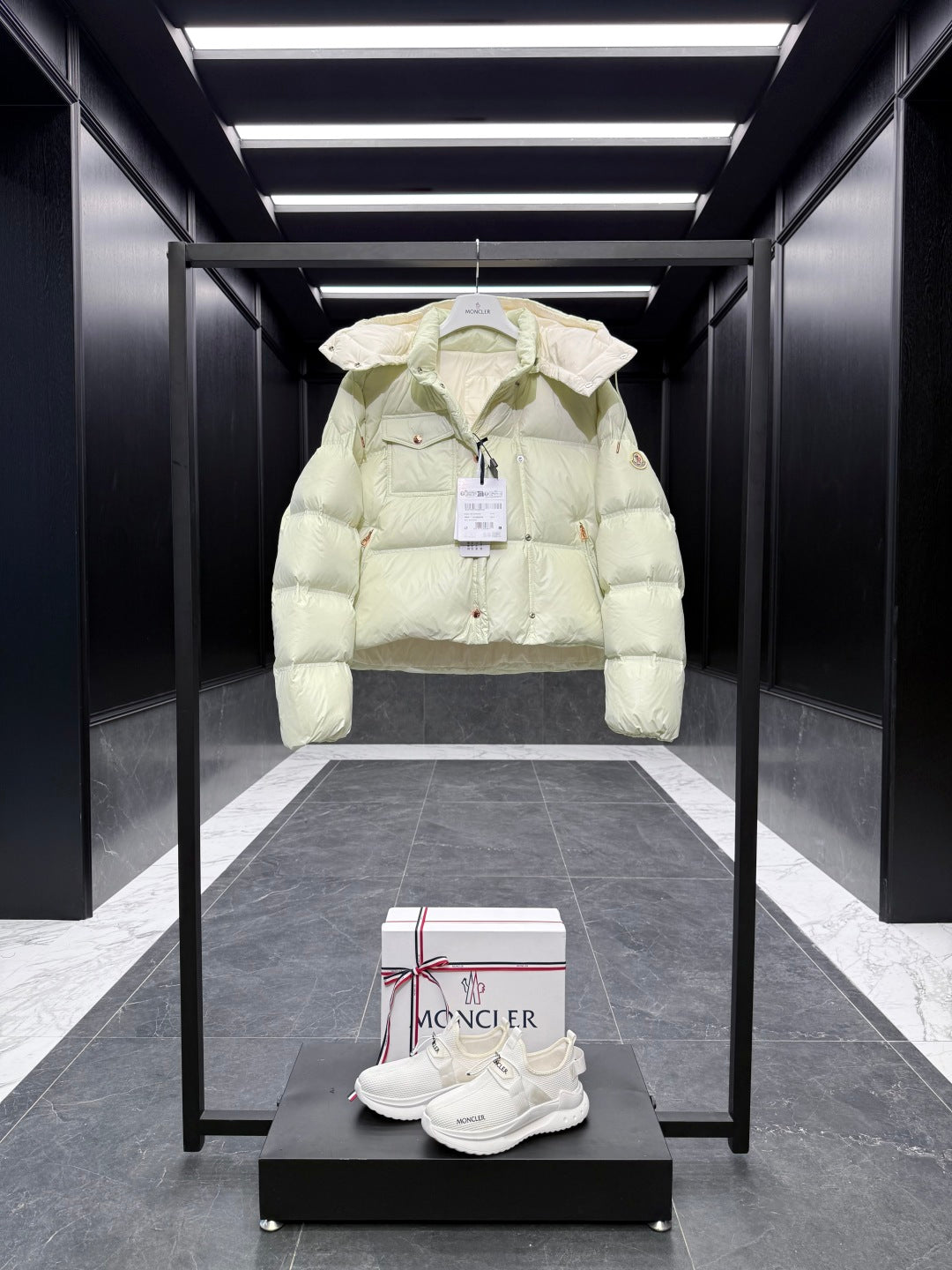 MC 2025 Short Down Jacket Light Yellow Green Polyester