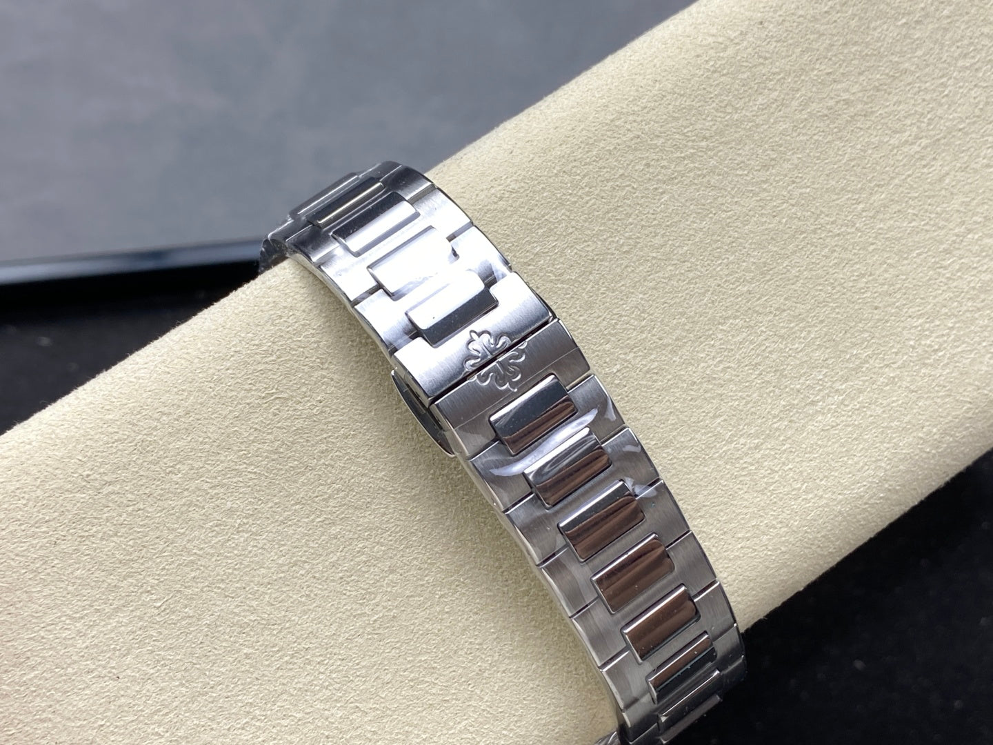 PATEK Nautilus 35.2mm Silver Green Diamond