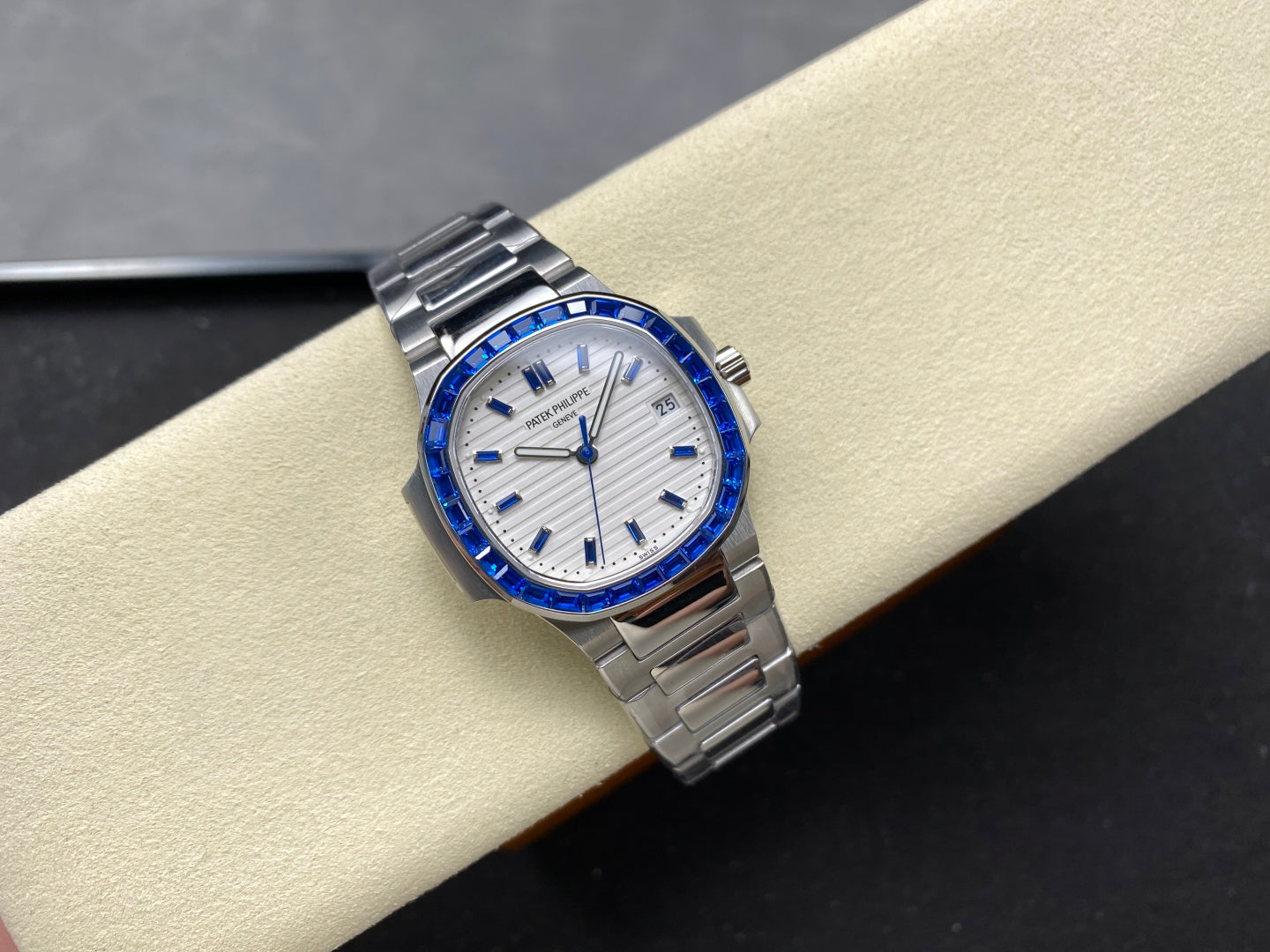 PATEK Nautilus 35.2mm Silver Blue Diamond