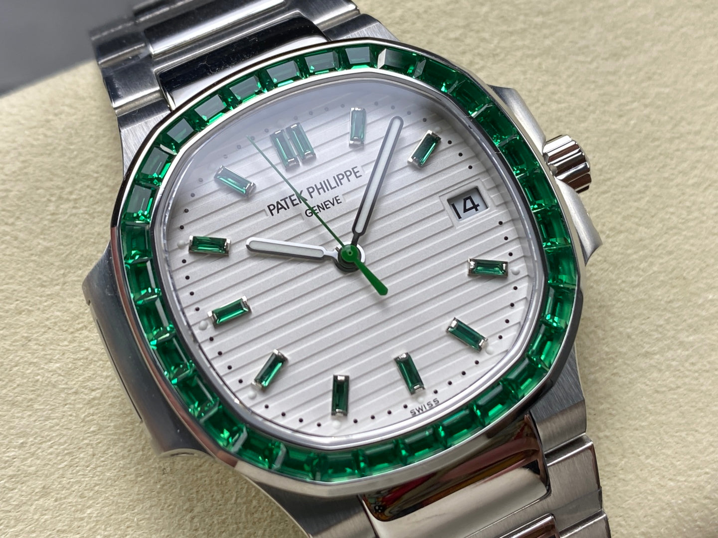 PATEK Nautilus 35.2mm Silver Green Diamond