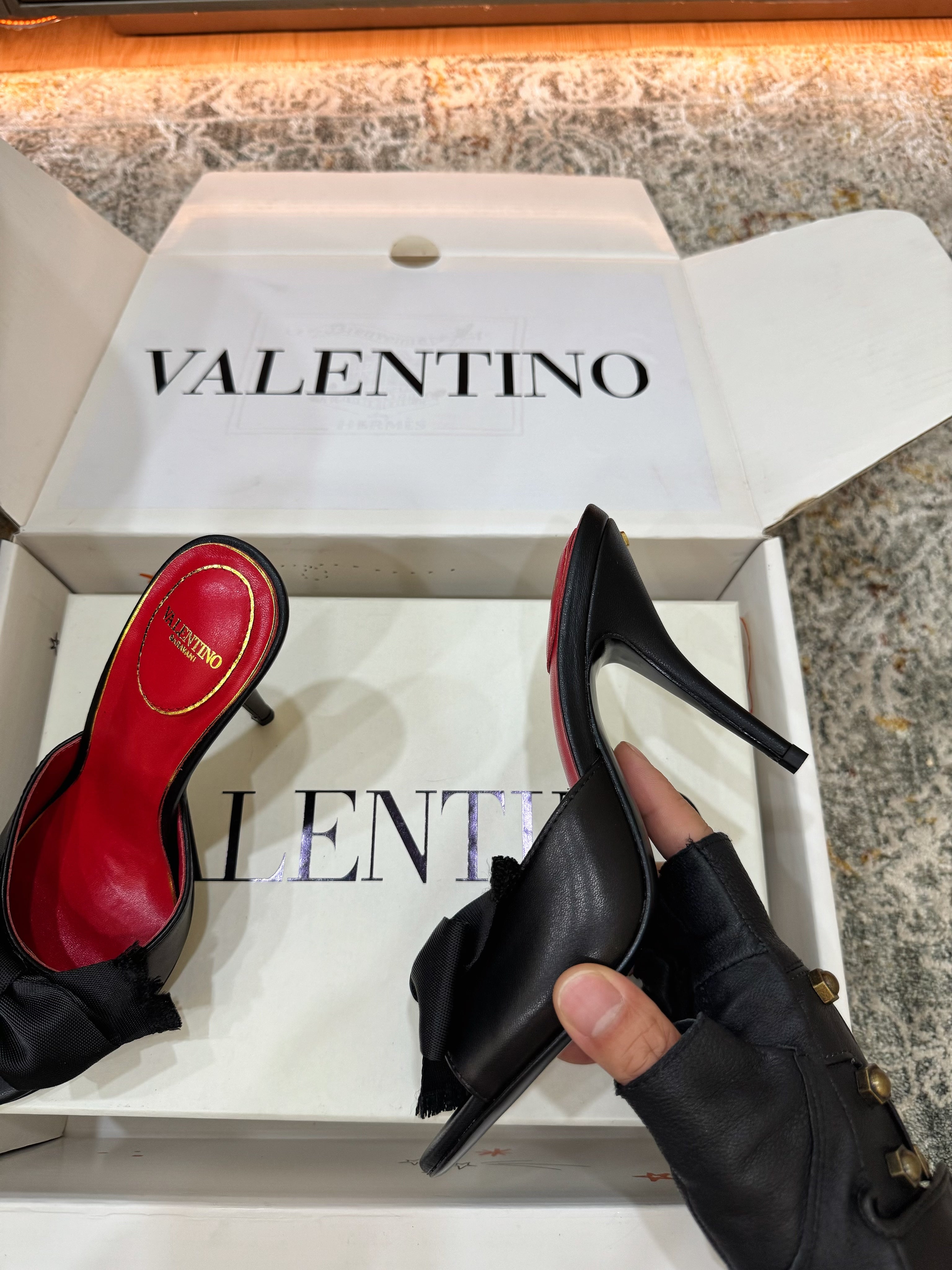VT 26s Slide Sandals 105 Black Red Cowhide 709642