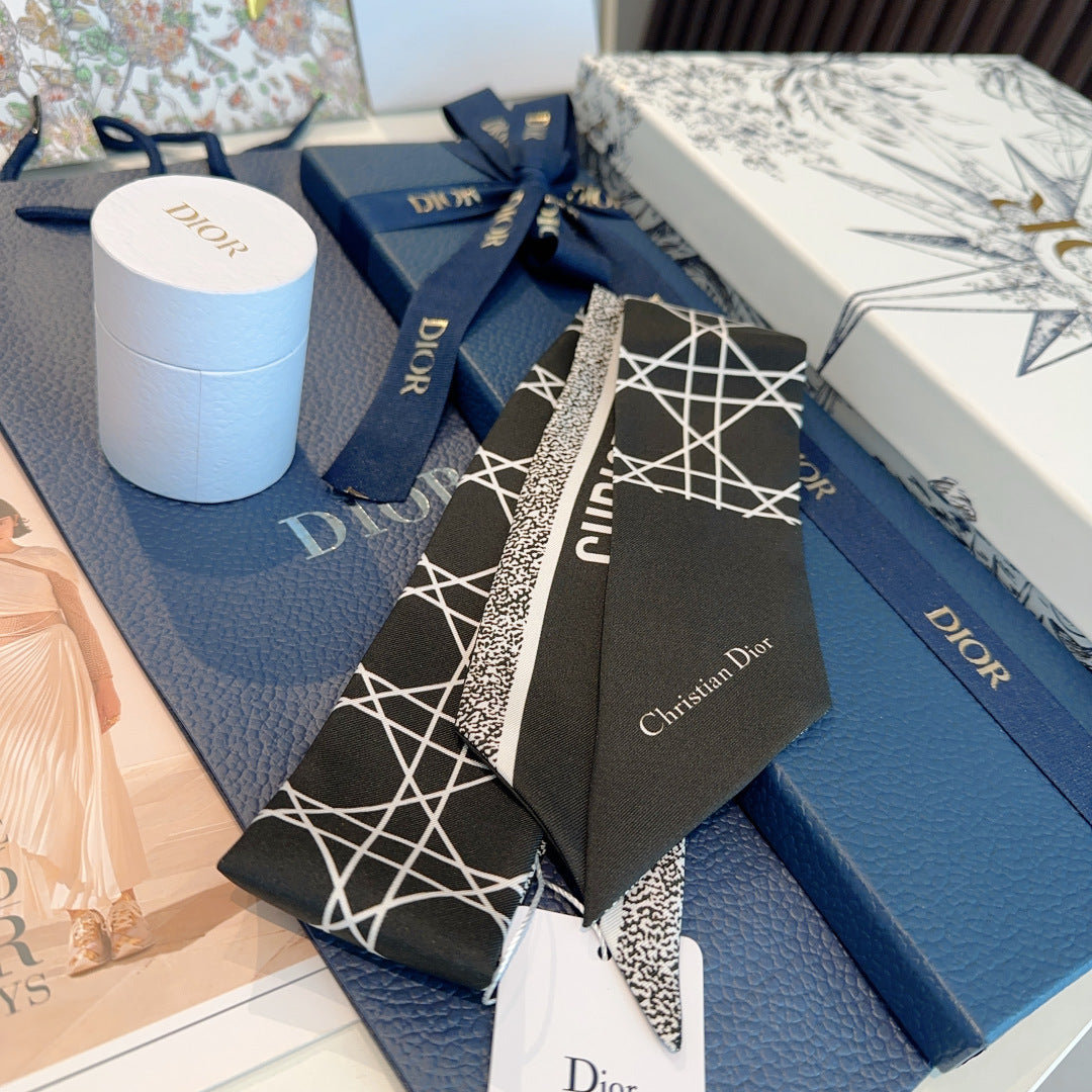 CC  Twilly Mini Scarf 120cm Black Mulberry Silk 945731