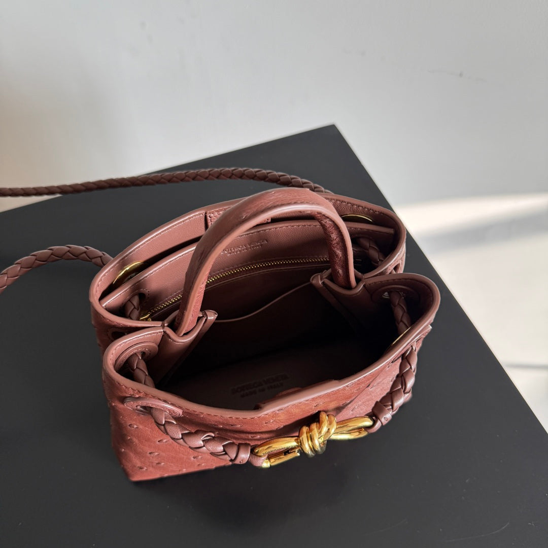 Bottega Veneta 2026 Andiamo Bag 20.5cm Sapele Ostrich Leather