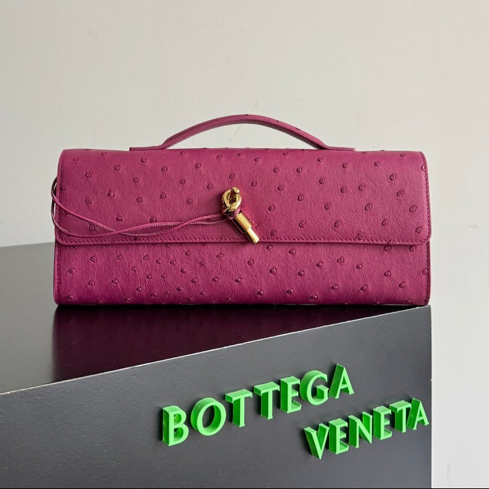 Bottega Veneta 2026 Andiamo Clutch 31cm Pink Ostrich Leather 136965