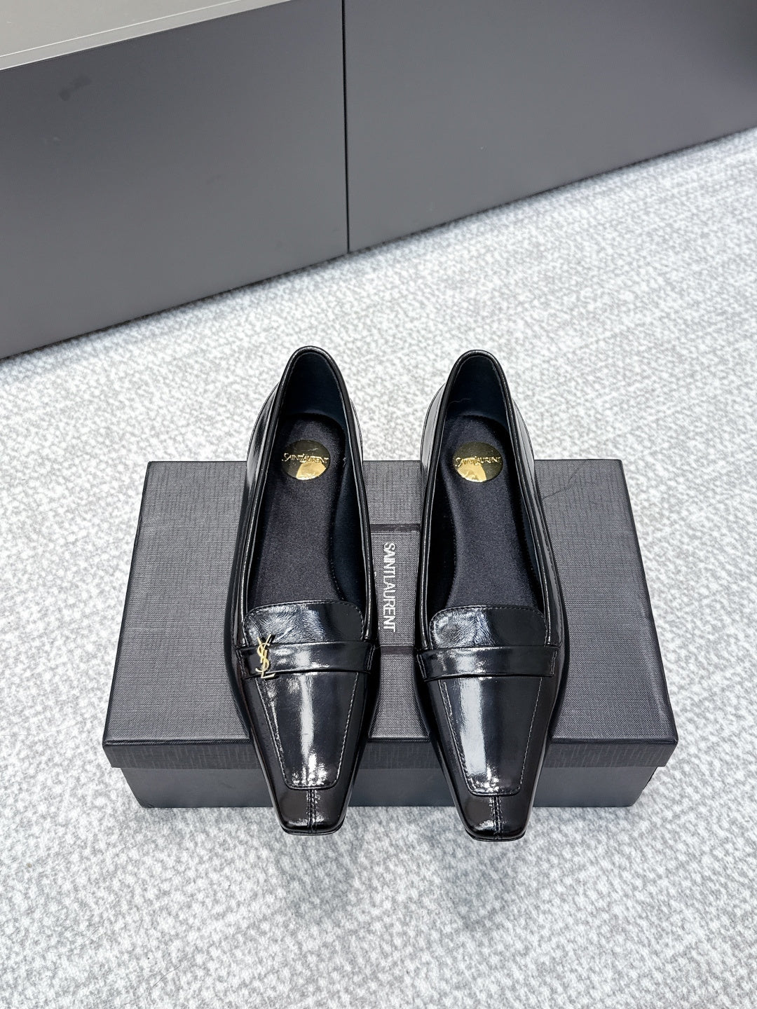 YSL 26ss Square Toe Loafers Black Glossy Leather 662729