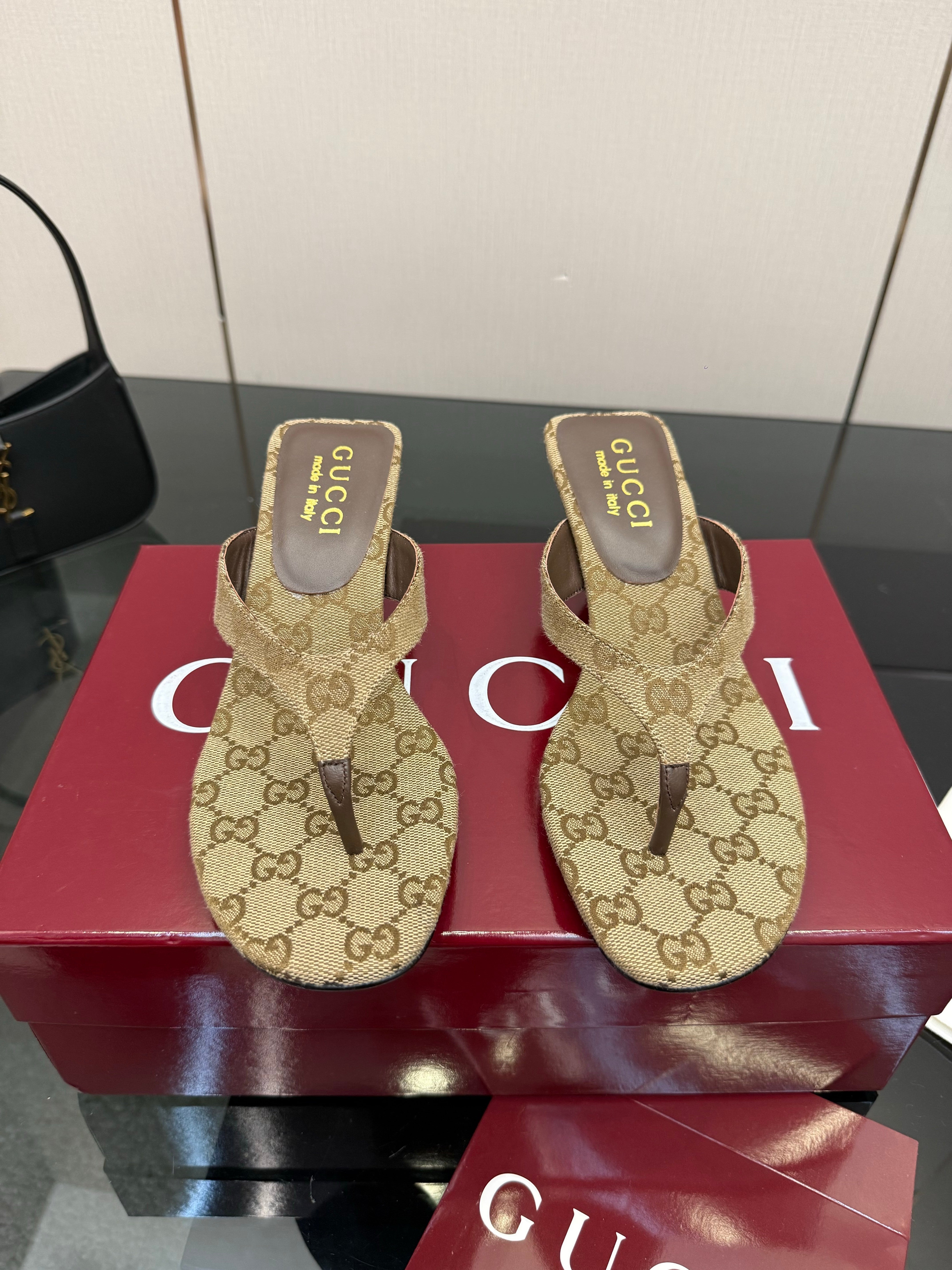 Gucci 2026 Vittoria Thong Sandals 55mm Sand Brown Canvas Leather 726151