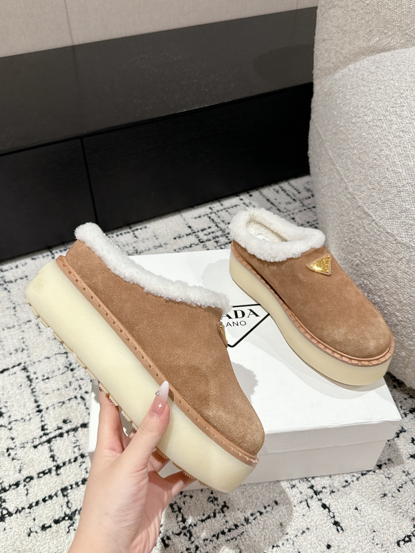Prada 25 Mule Brown White Suede Fur 949368
