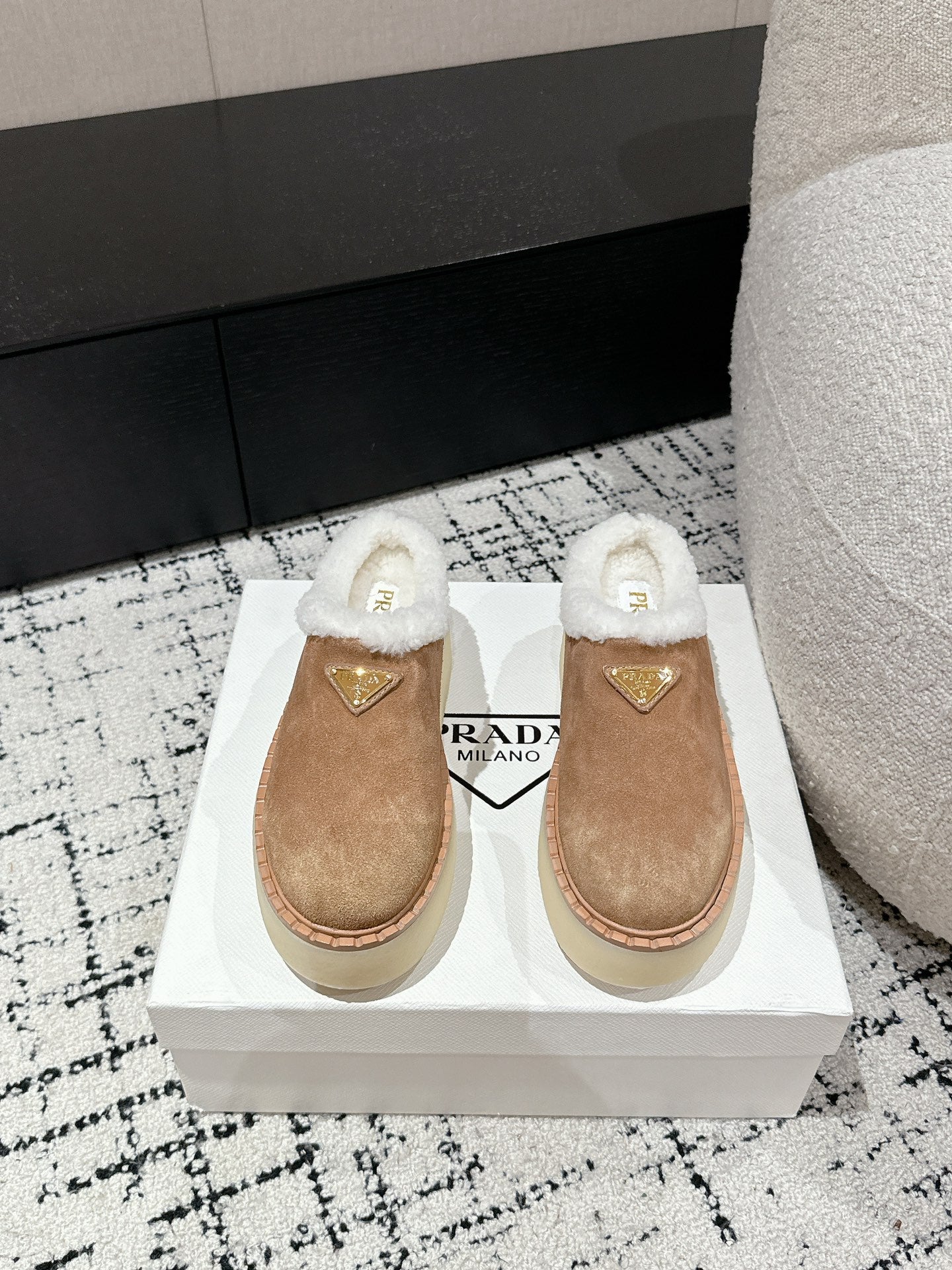 Prada 25 Mule Brown White Suede Fur 949368