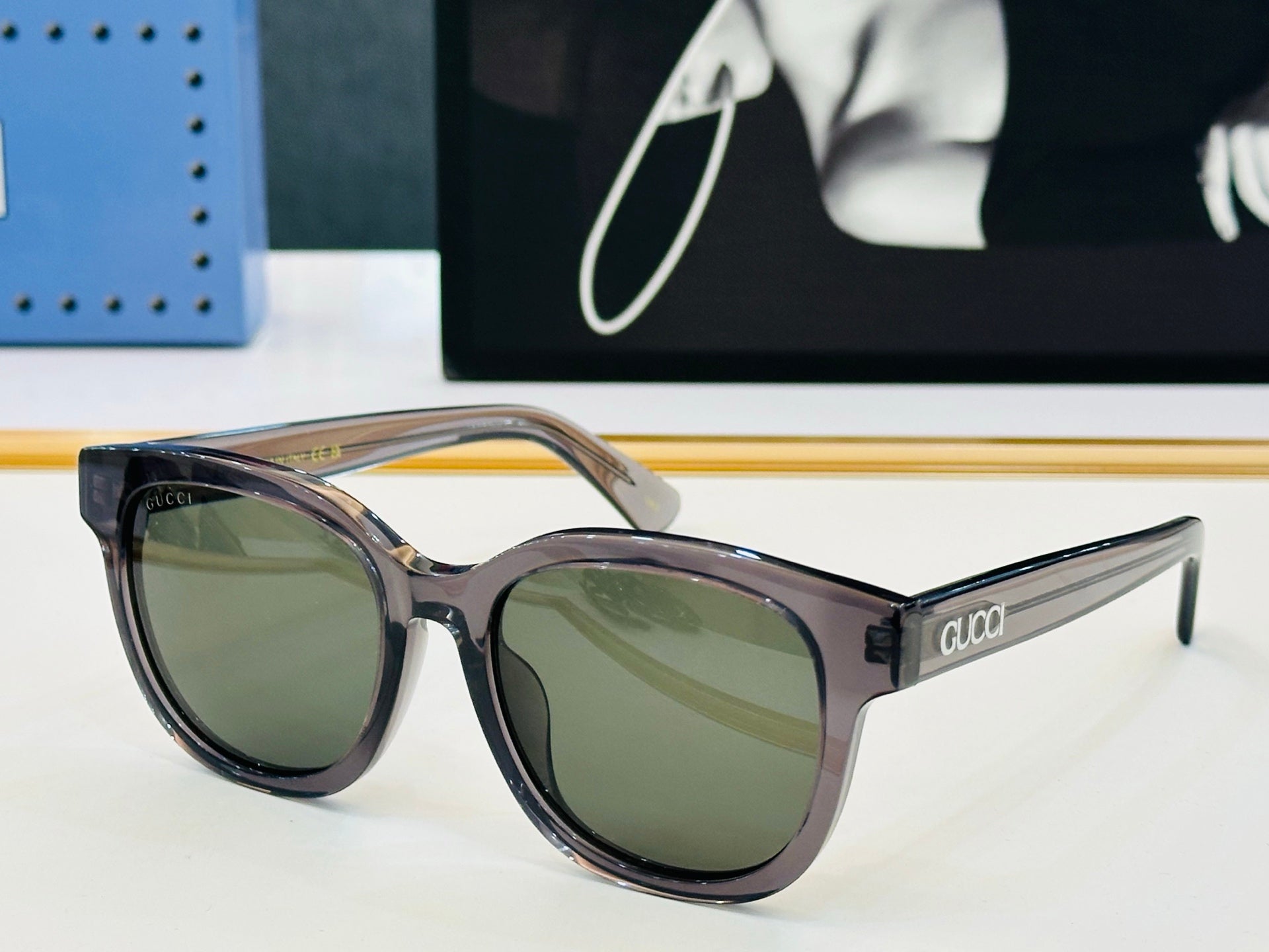 Gucci Sunglasses 692511