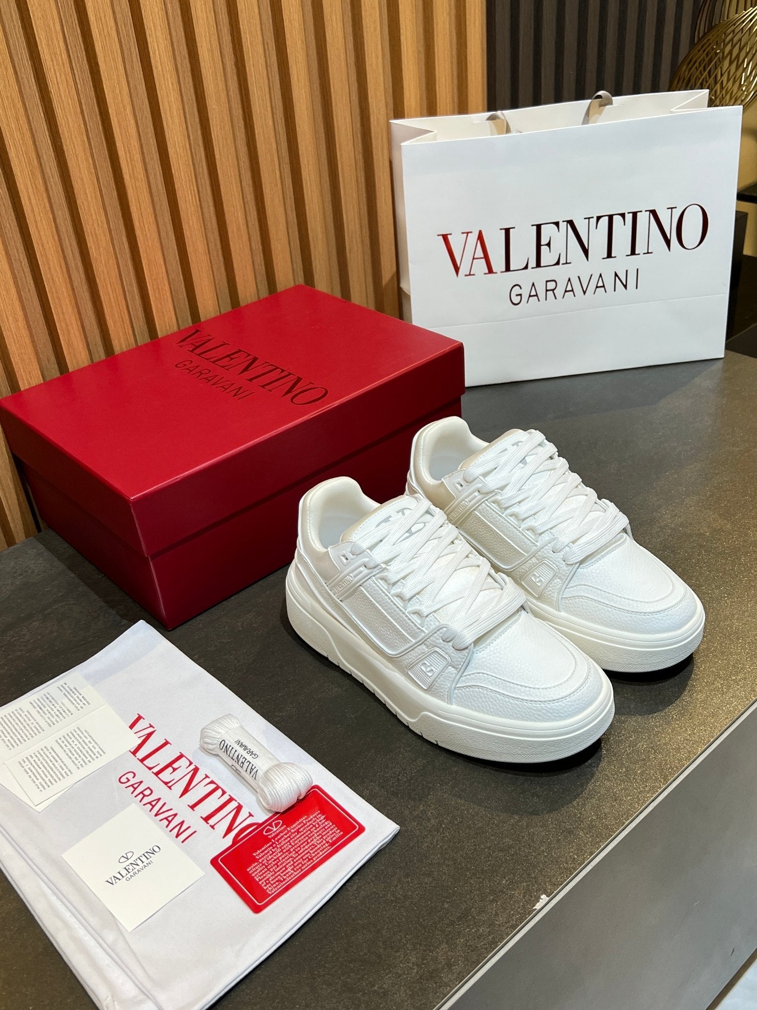 VT 25S Couple Sneakers White Calfskin 563117