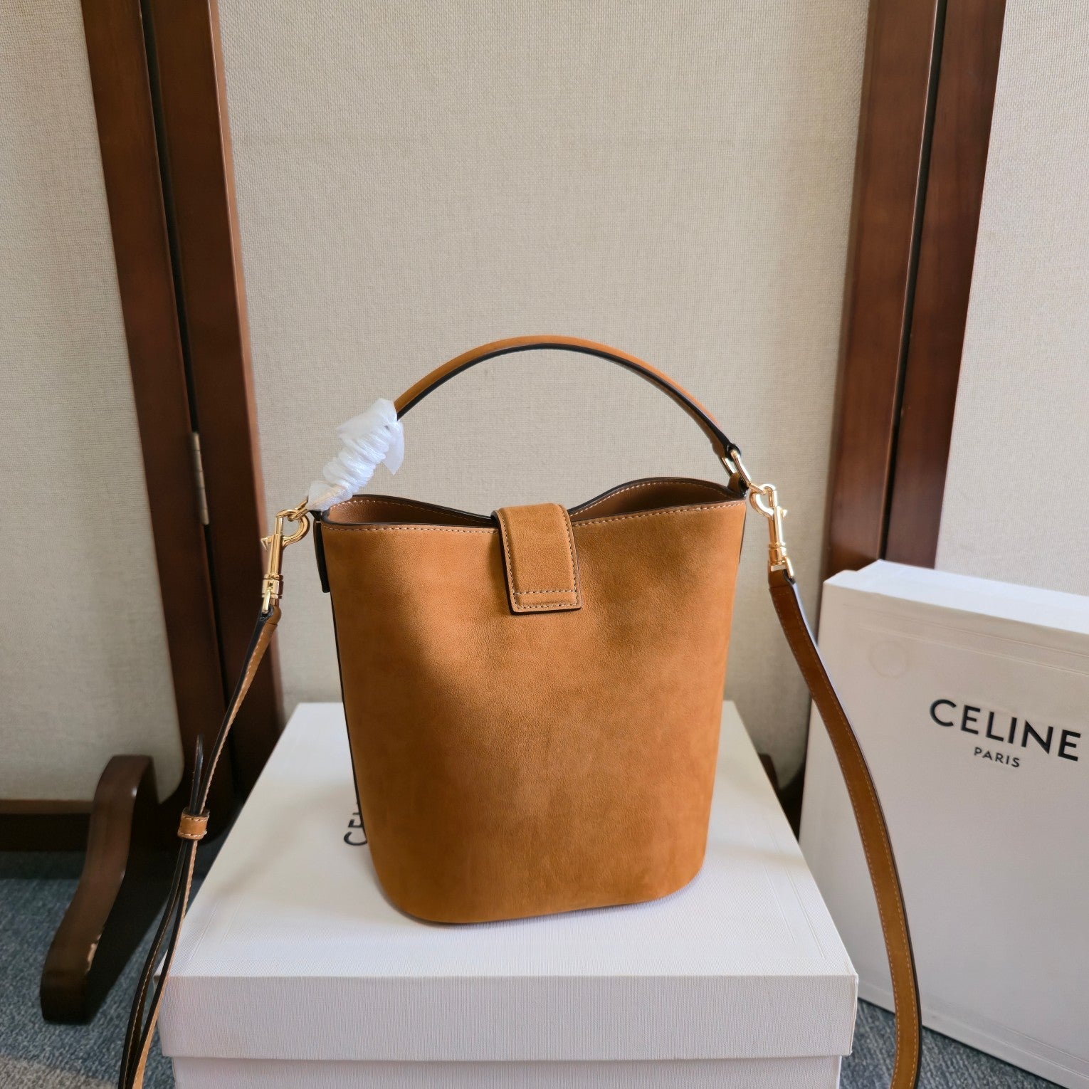 Celine 2025 Bucket Louise Bag 19cm Pecan Suede Calfskin 276314