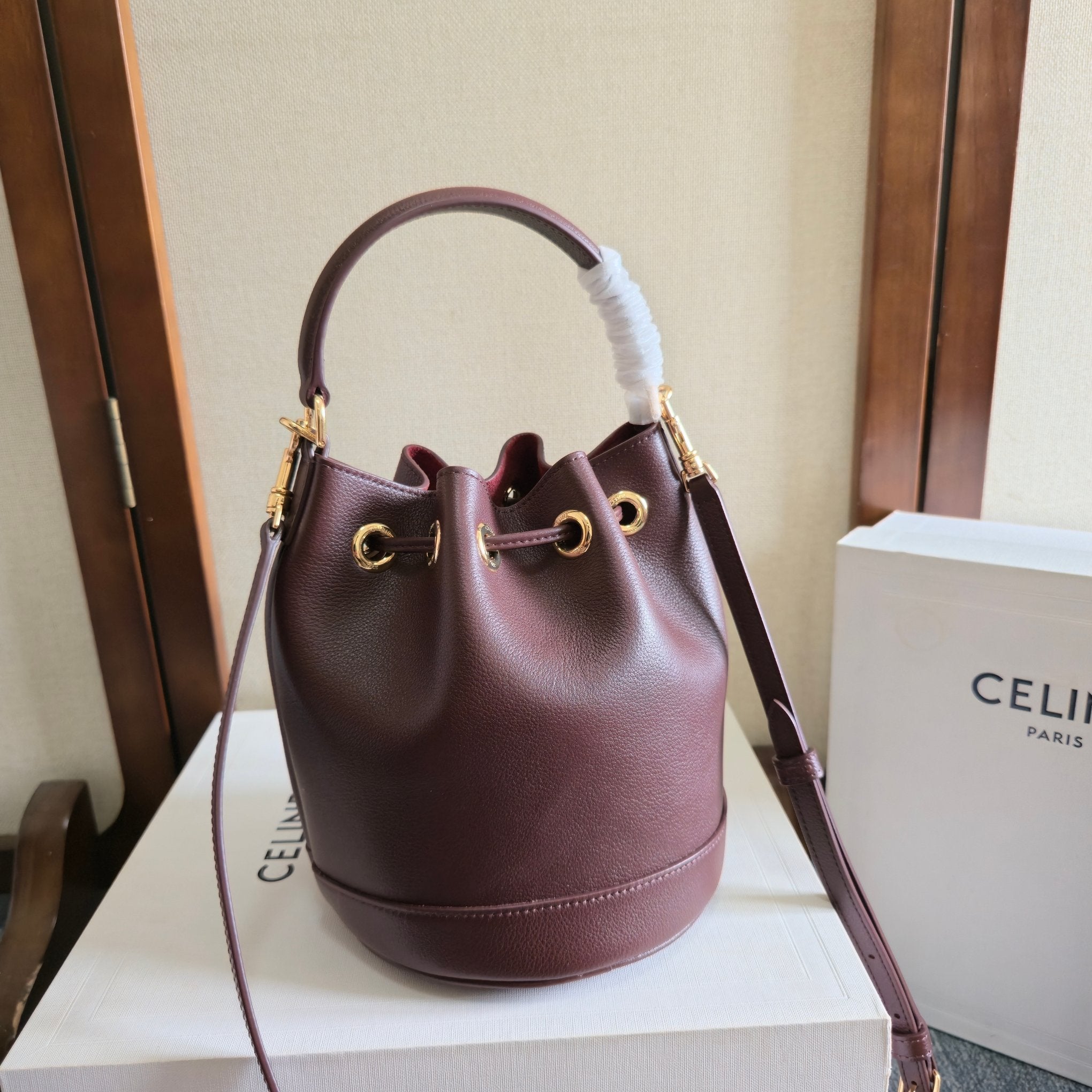 Celine 2025 Teen Clara Bucket Bag 19cm Burgundy Calfskin 276319
