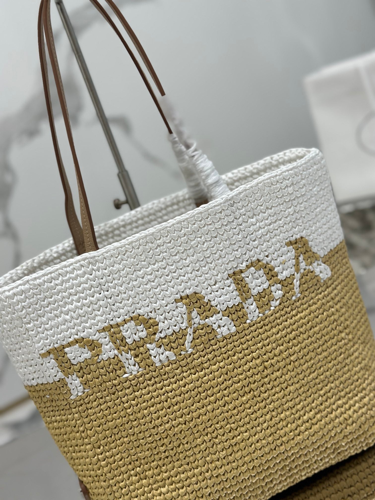 SMALL TOTE BAG 27 IN WHITE MIX BEIGE RAFFIA AND BROWN CALFSKIN HANDLE