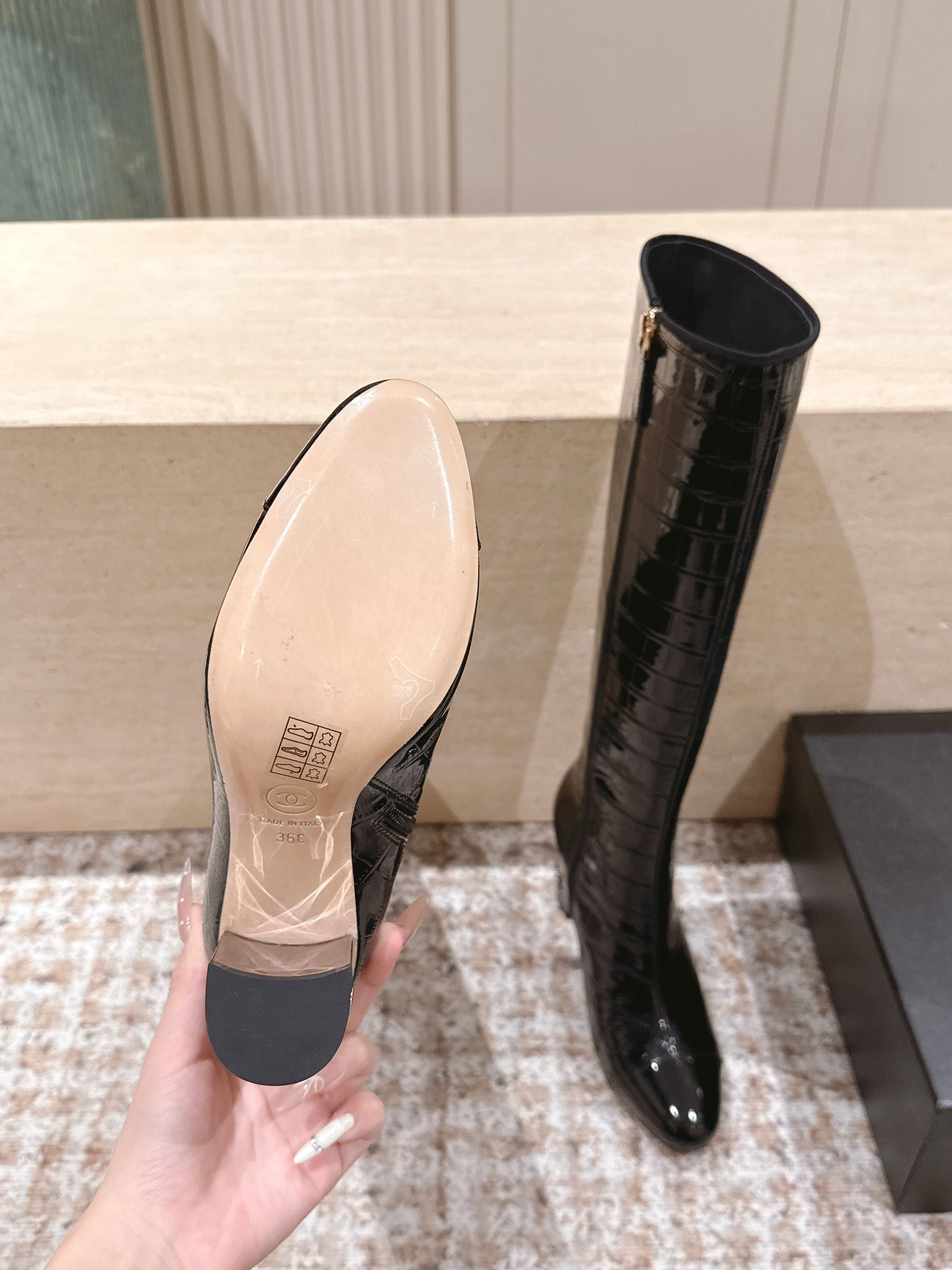 CC high-heeled boots black patent calfskin 532833