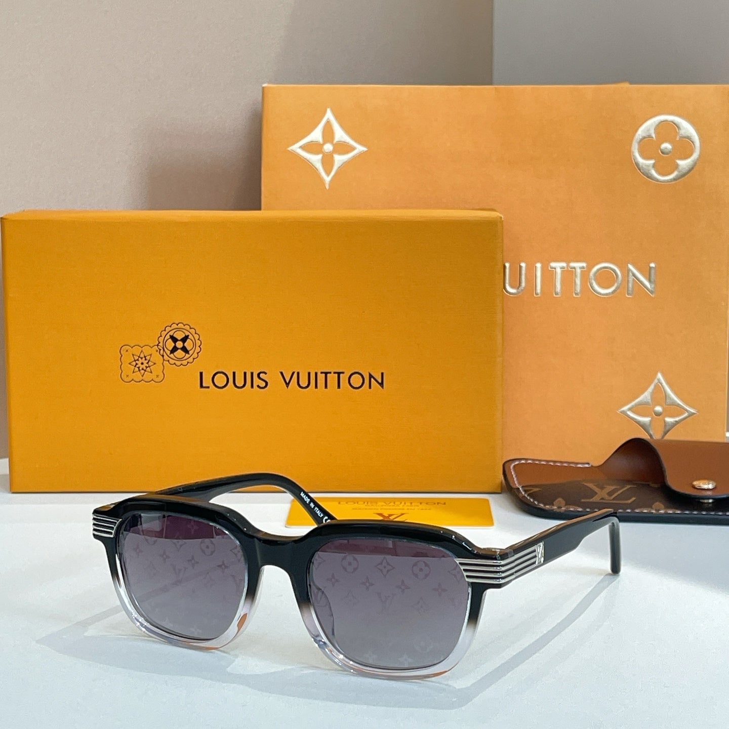 Louis Vuitton Sunglasses 690916