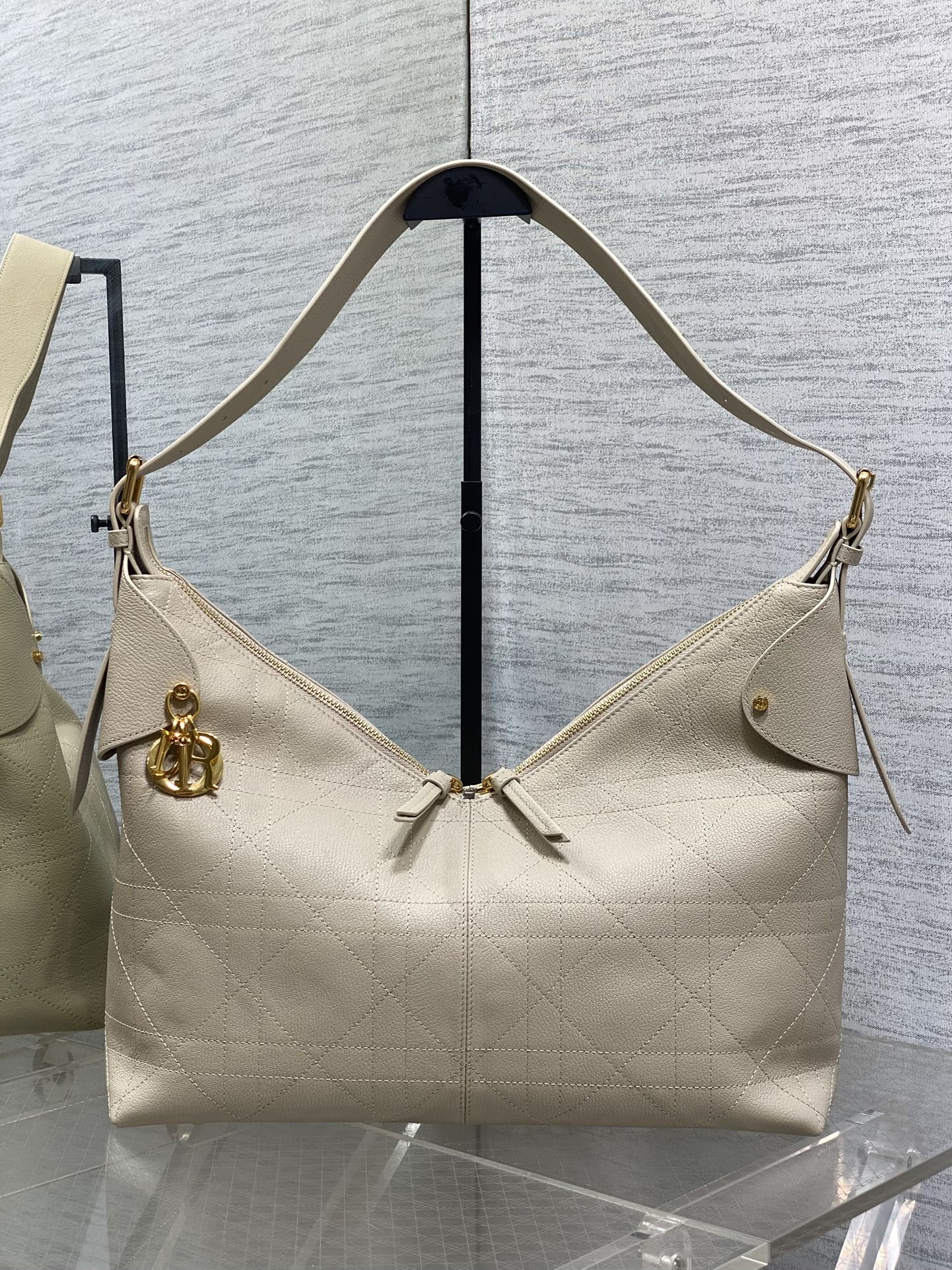Dior 2025 Voyage Bag 34cm Powder Beige Grained Calfskin 267779