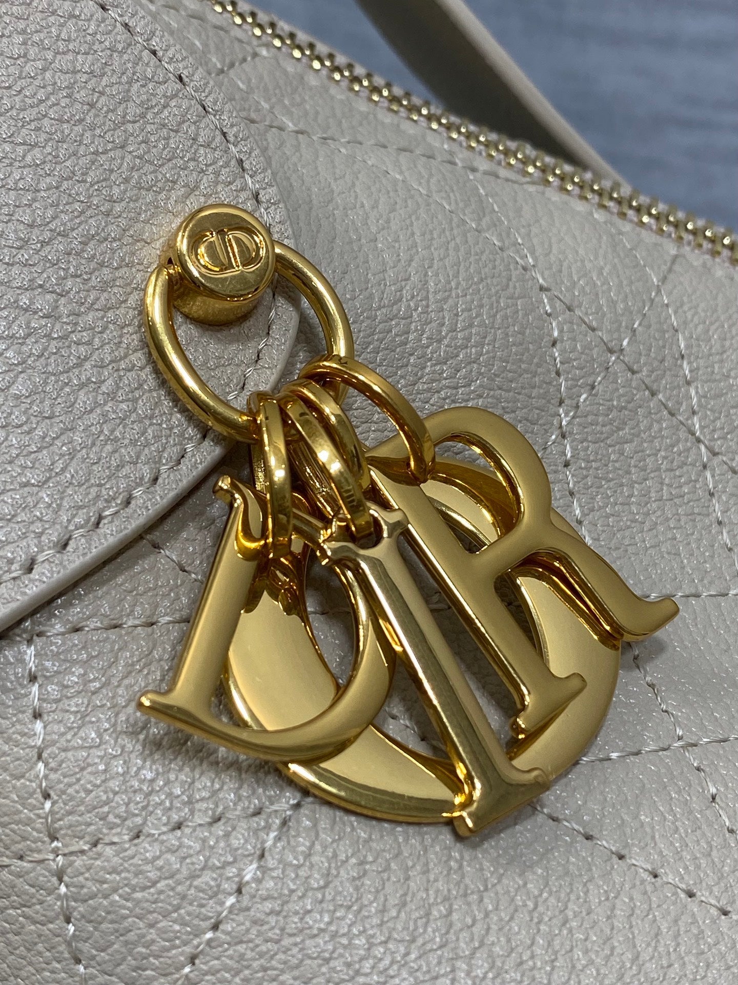 Dior 2025 Voyage Bag 34cm Powder Beige Grained Calfskin 267779