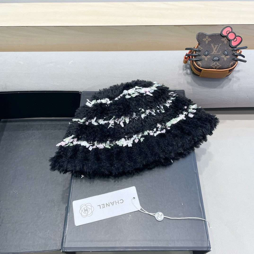 BUCKET HAT IN BLACK FLEECE 421273