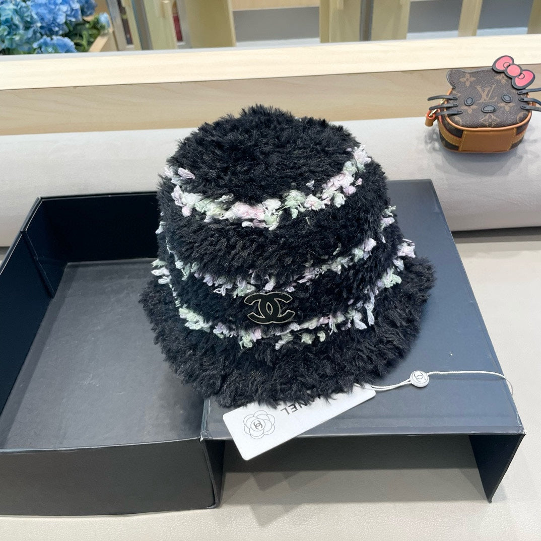 BUCKET HAT IN BLACK FLEECE 421273