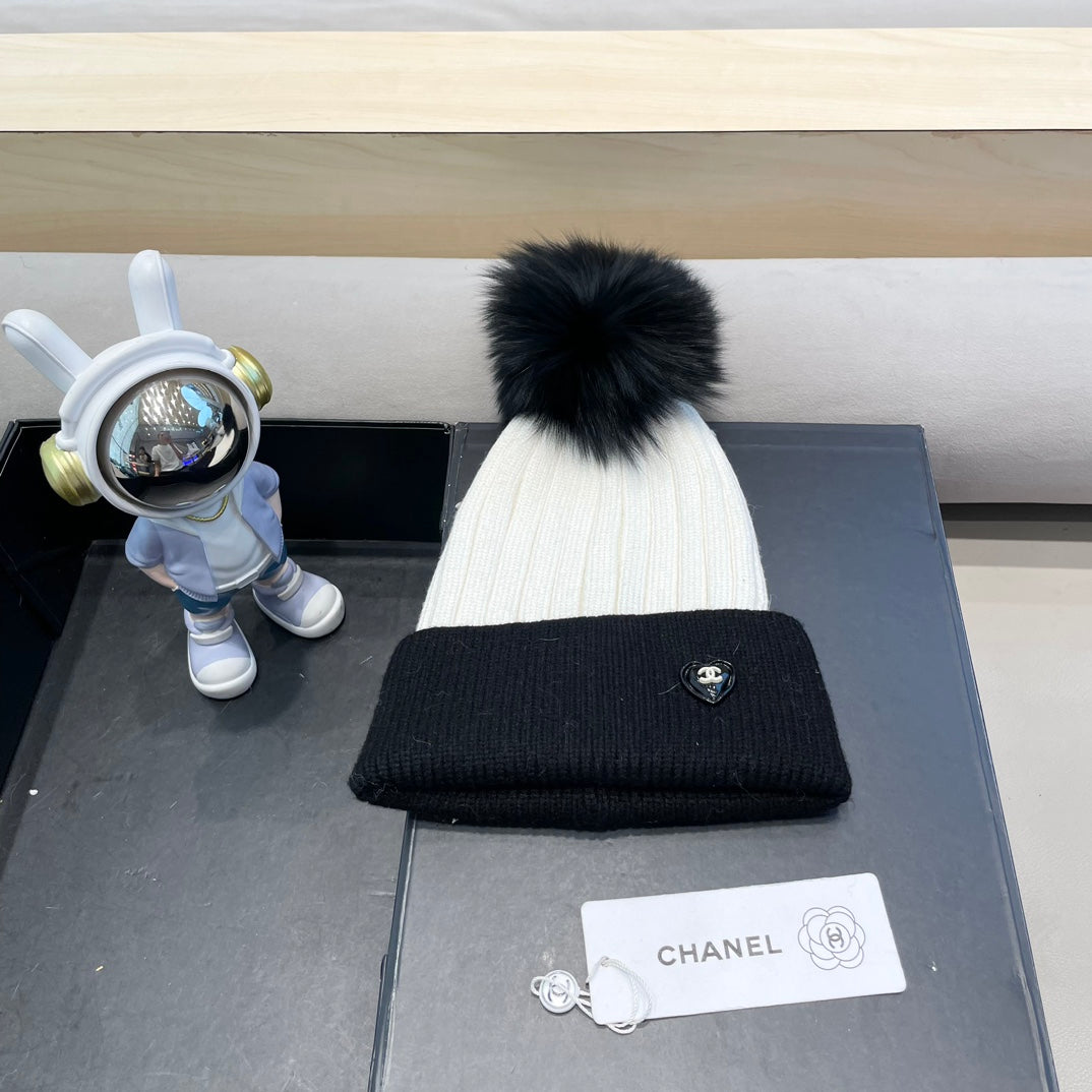 BEANIE HAT IN BLACK MIX WHITE WOOL 421053